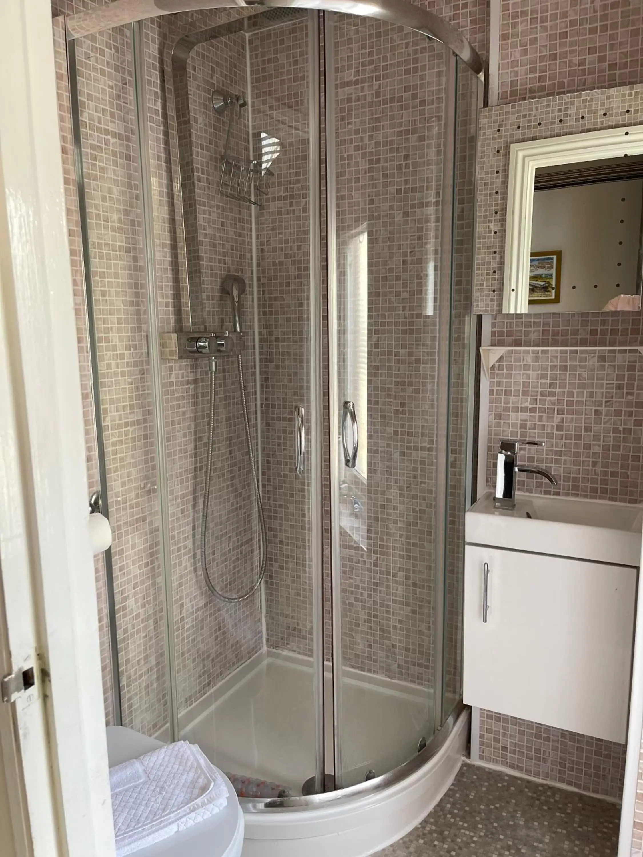 Shower, Bathroom in The Mowbray