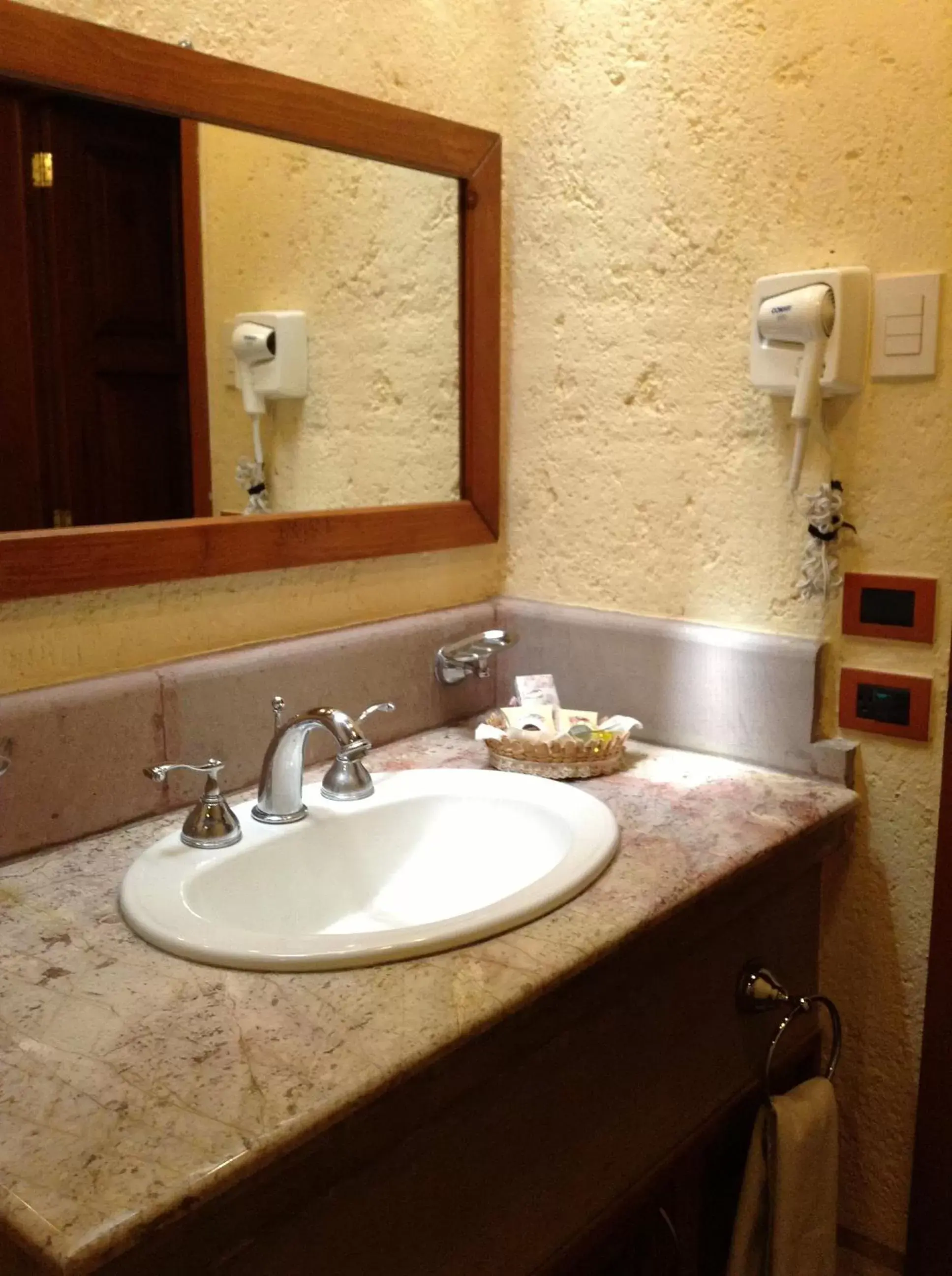 Bathroom in Hotel Quinta Santiago