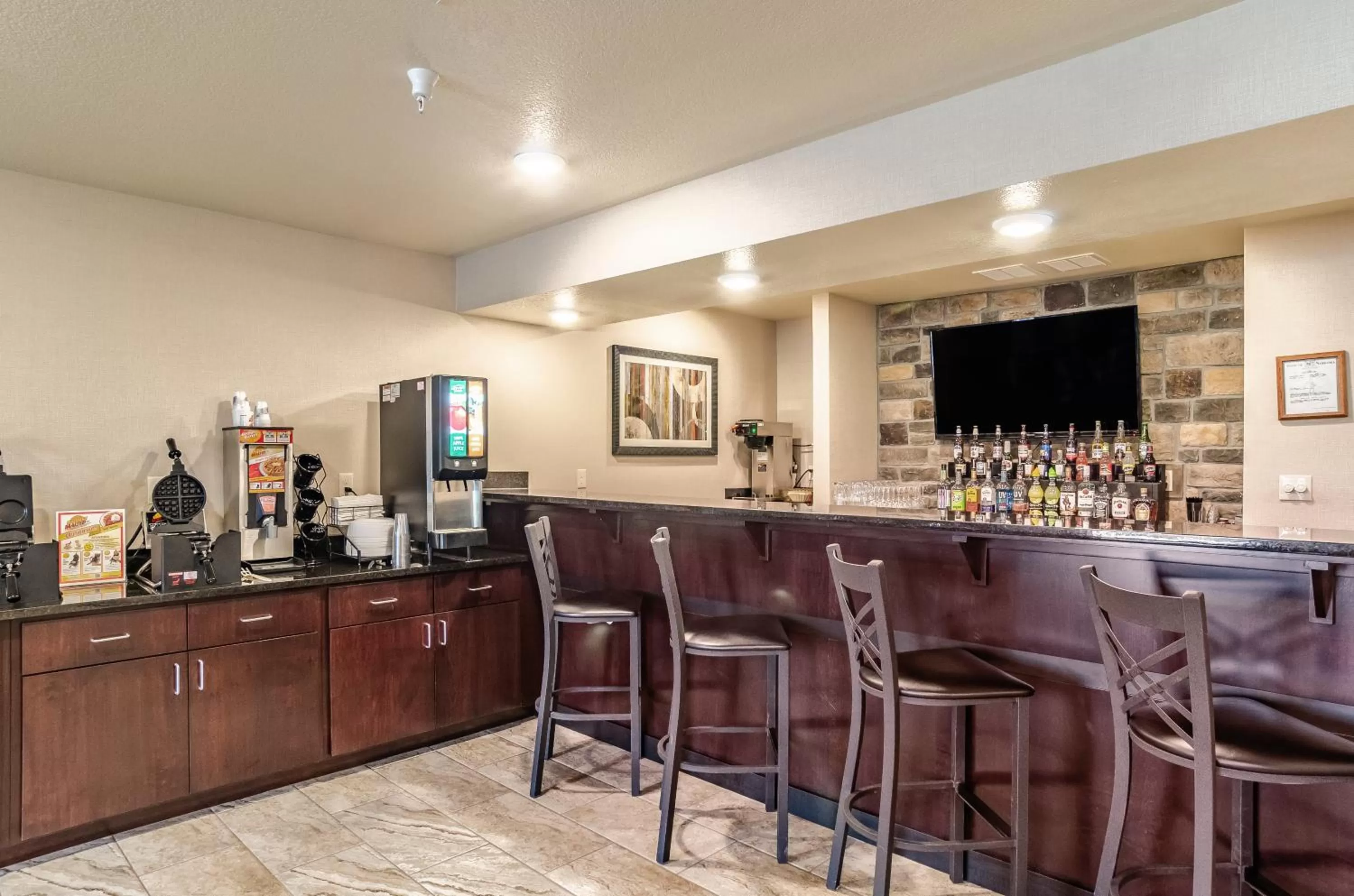 Alcoholic drinks in Cobblestone Inn & Suites - Bridgeport
