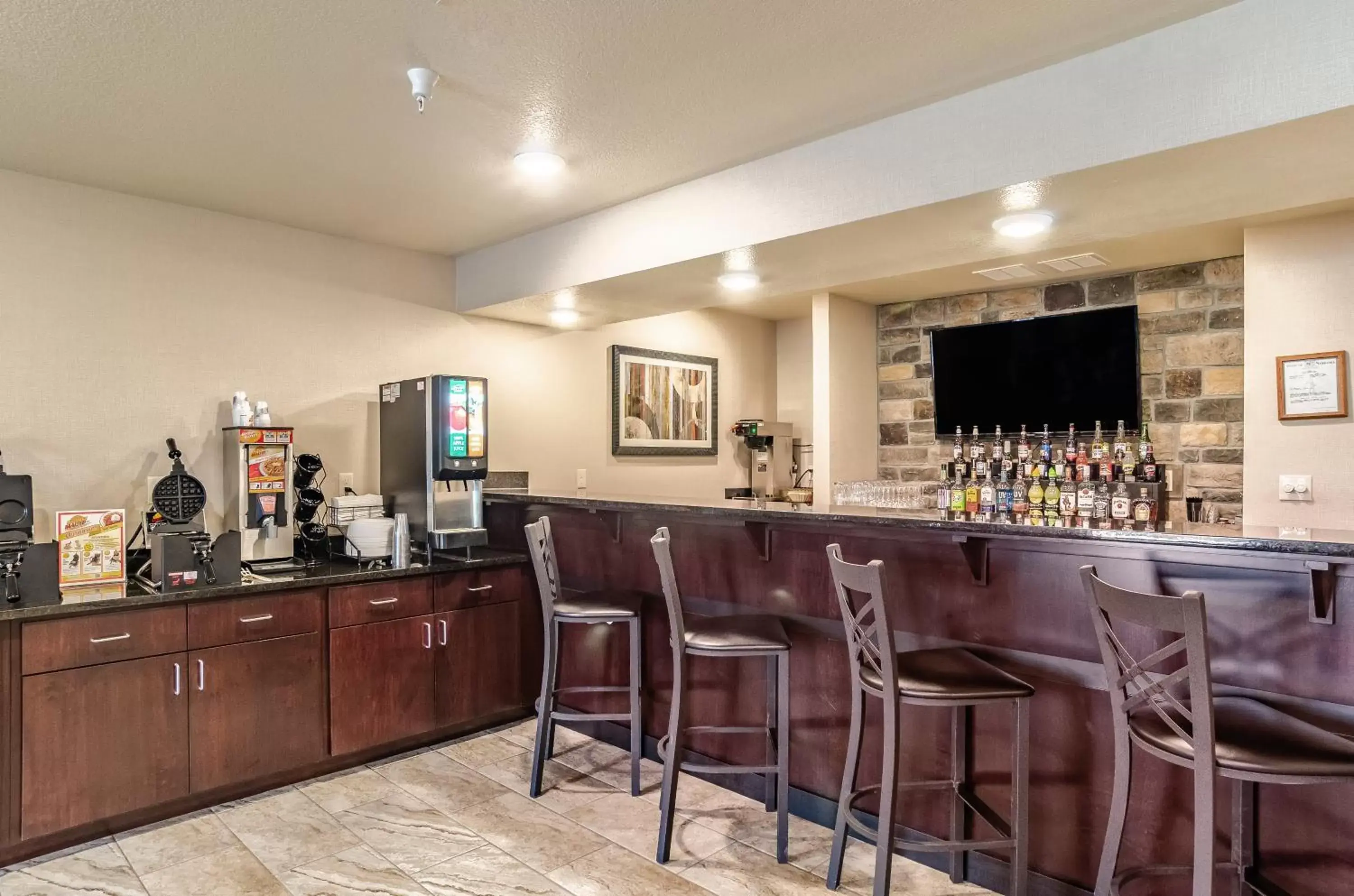 Alcoholic drinks, Restaurant/Places to Eat in Cobblestone Inn & Suites - Bridgeport