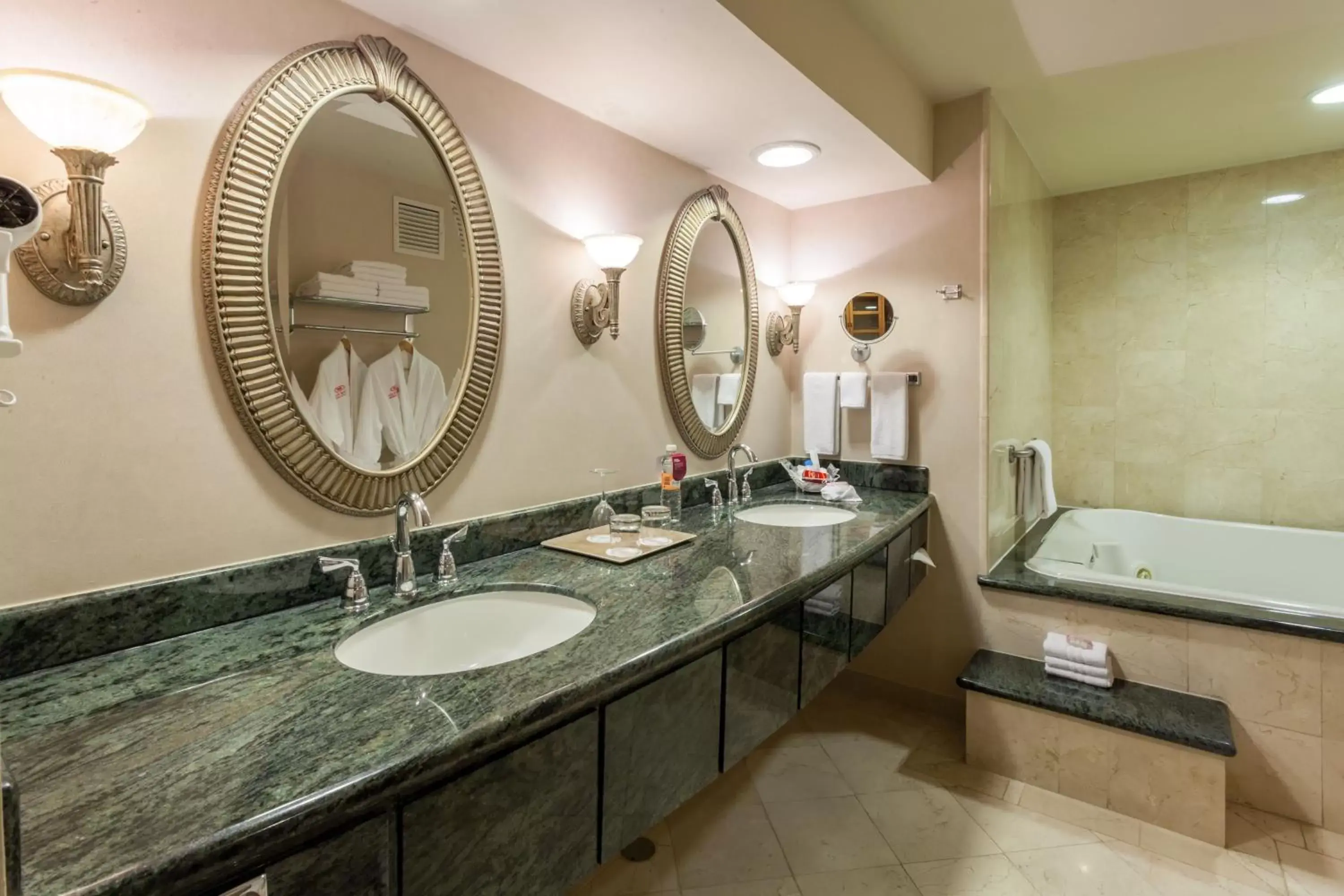 Bathroom in Crowne Plaza Torreon, an IHG Hotel