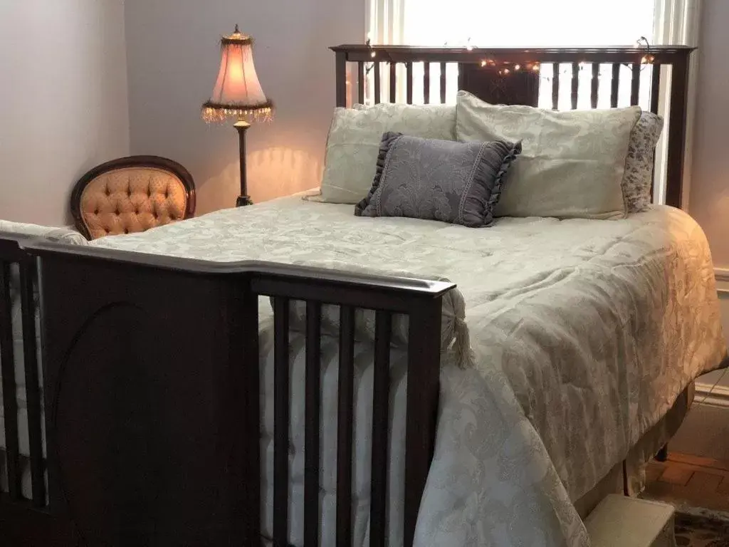 Bed in Silver Fountain Inn