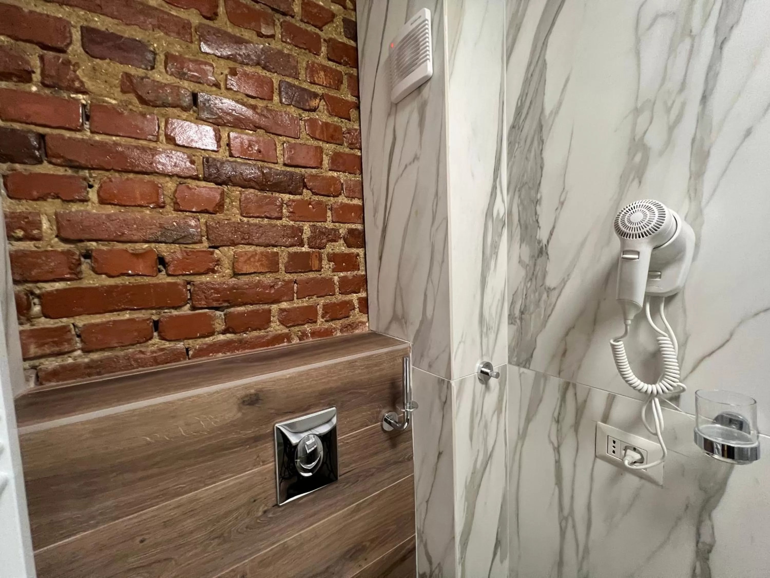 Bathroom in Hotel Boutique Cathedral Plaza Residences room for rent downtown