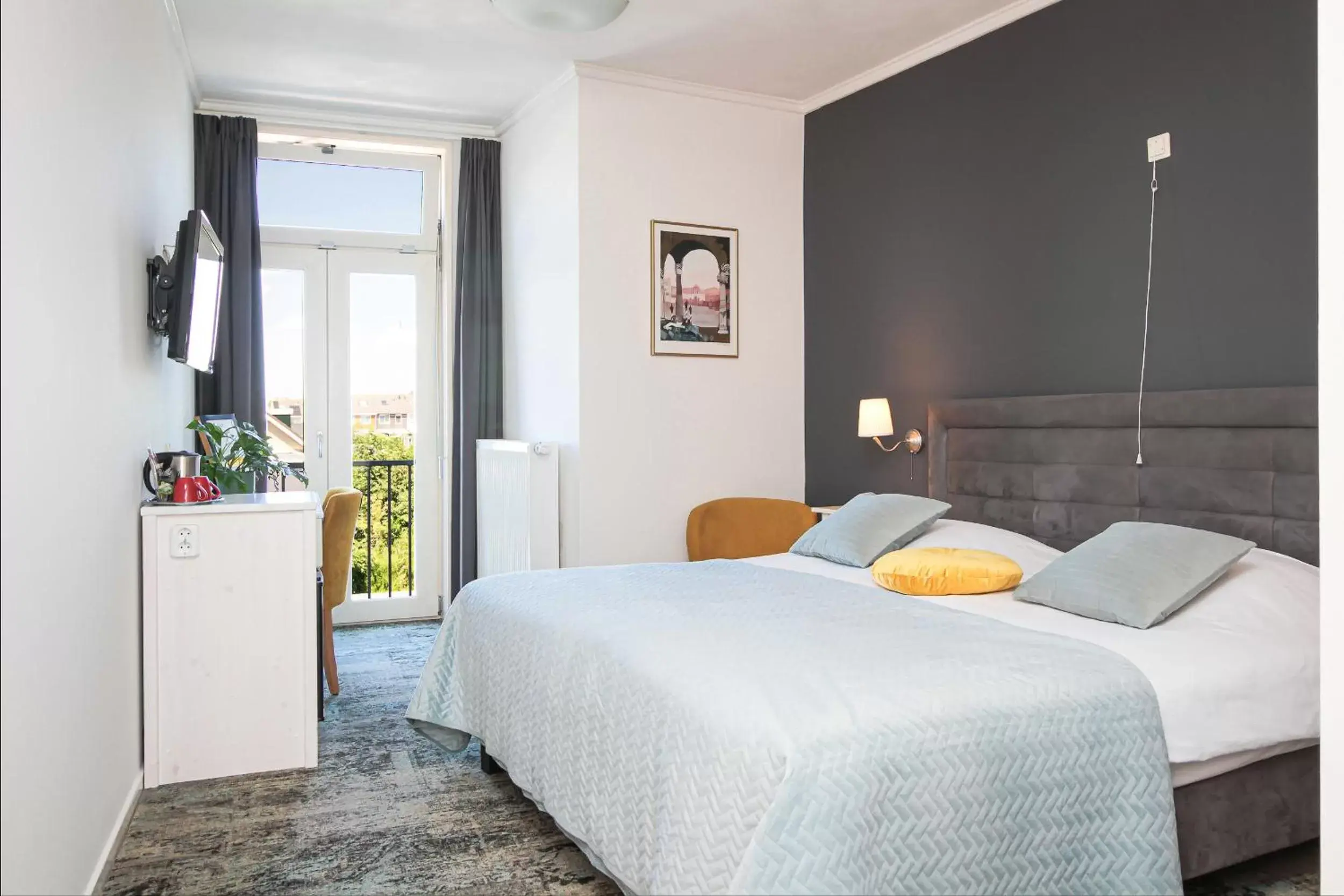 Double Room River Side - single occupancy in Hotel Restaurant Goerres Double Room River Side - single occupancy in Hotel Restaurant Goerres