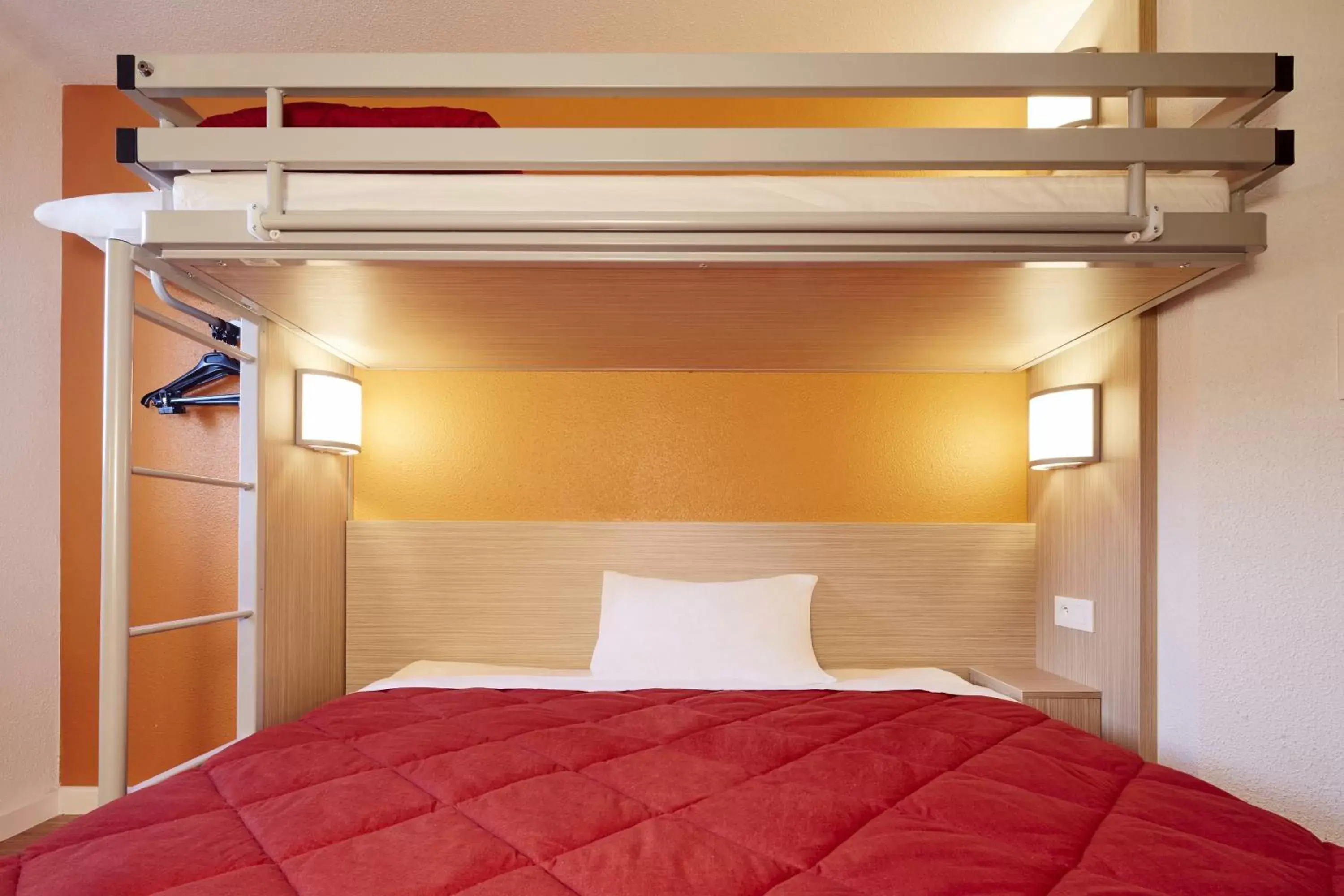 Bedroom, Bed in Premiere Classe Roissy CDG - Paris Nord 2 - Parc des Expositions