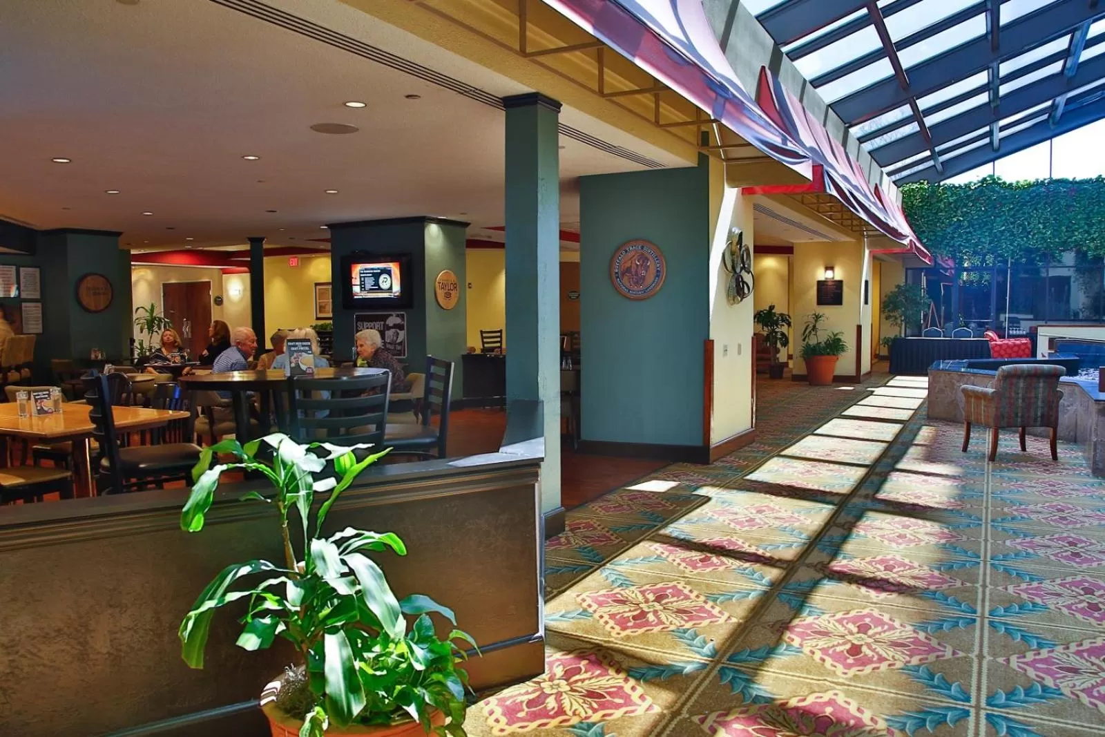 Restaurant/places to eat in Capital Plaza Hotel