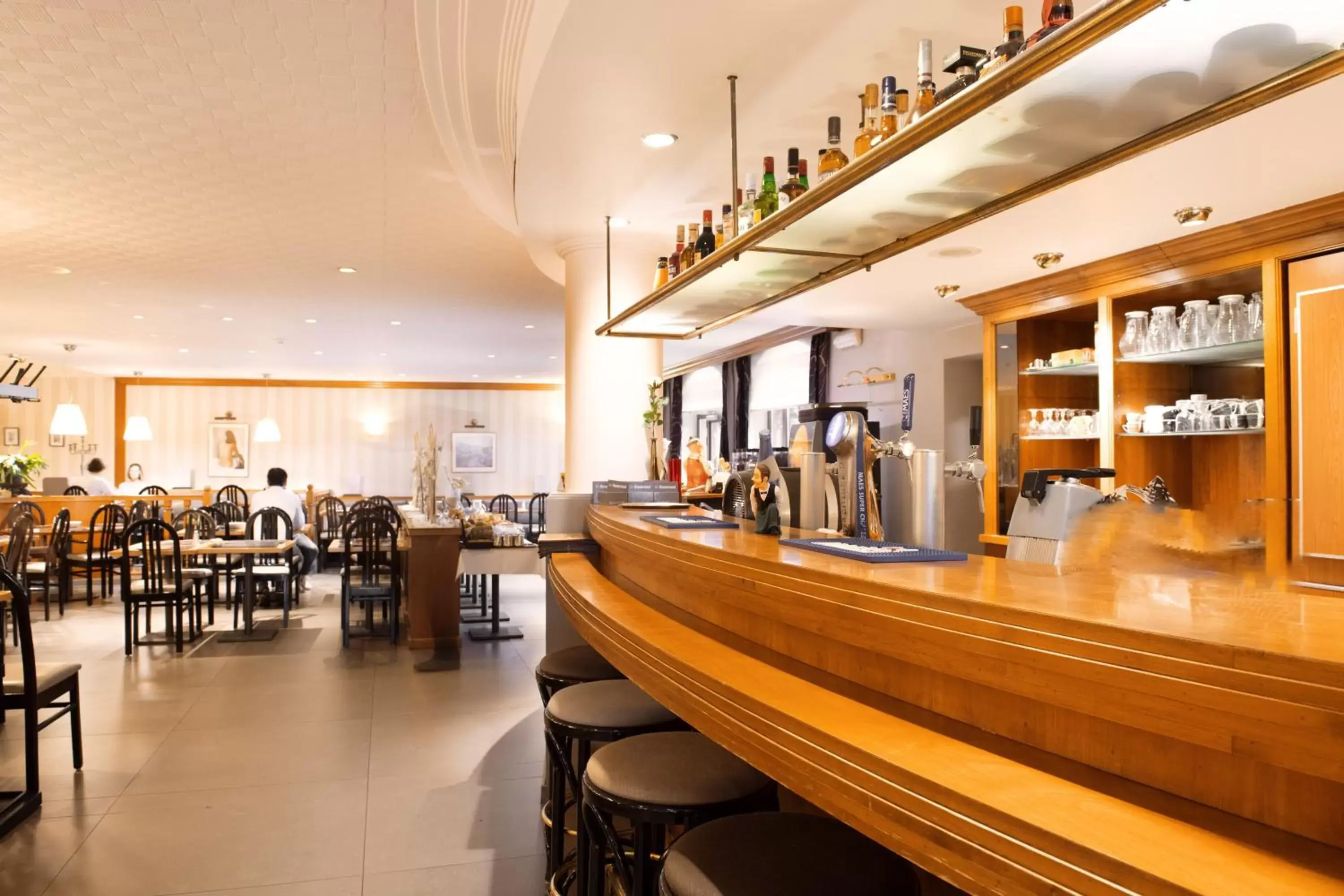 Dining area, Lounge/Bar in Castelnou Aparthotel