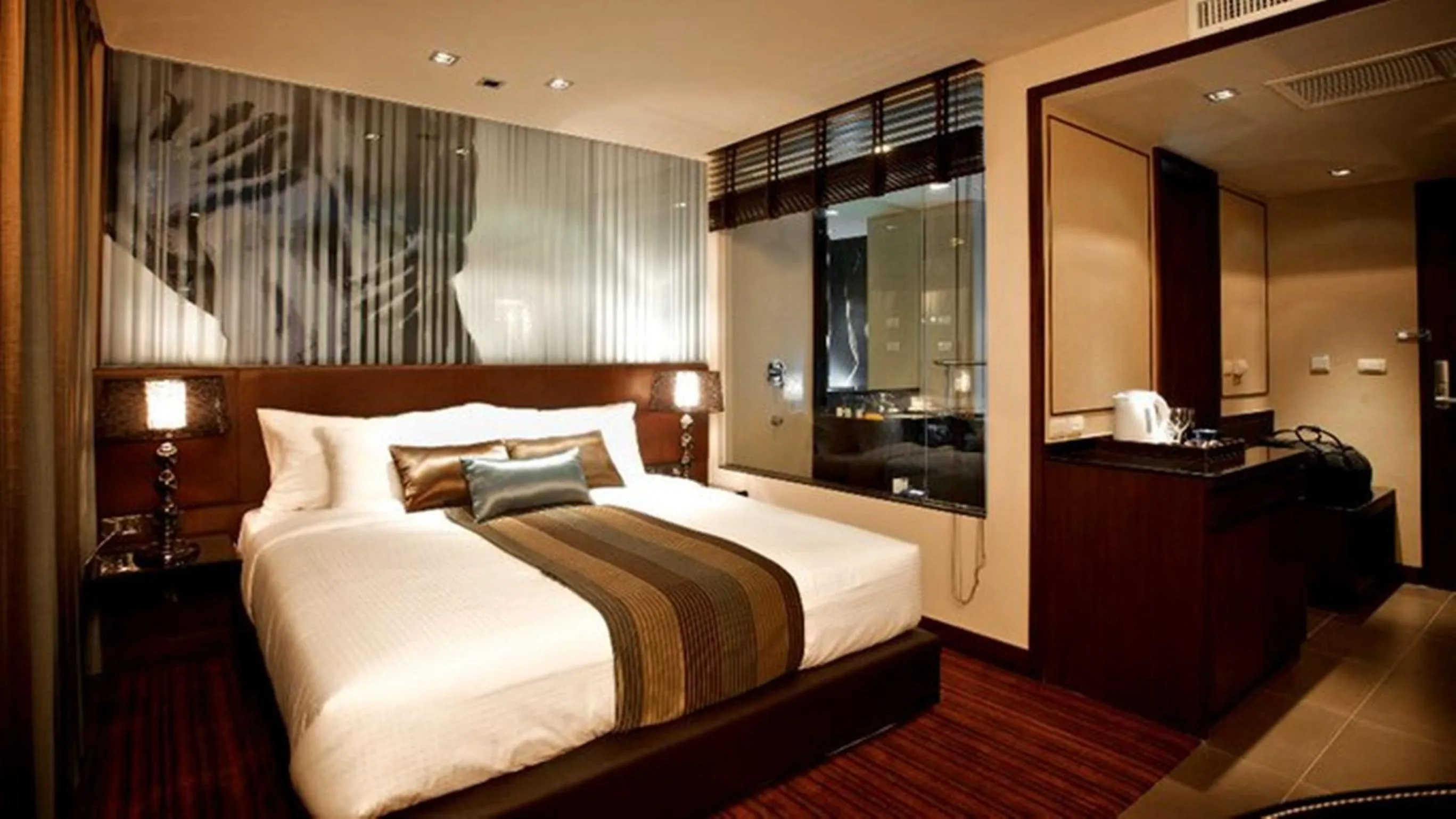 Photo of the whole room, Bed in M2 de Bangkok Hotel
