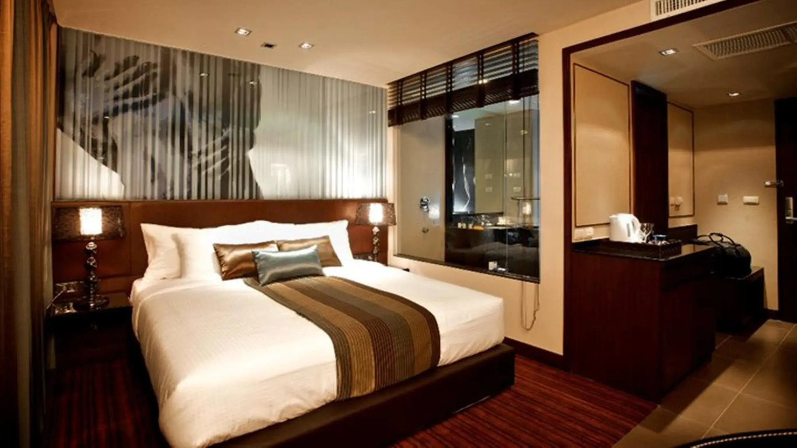 Photo of the whole room, Bed in M2 de Bangkok Hotel (SHA Plus)