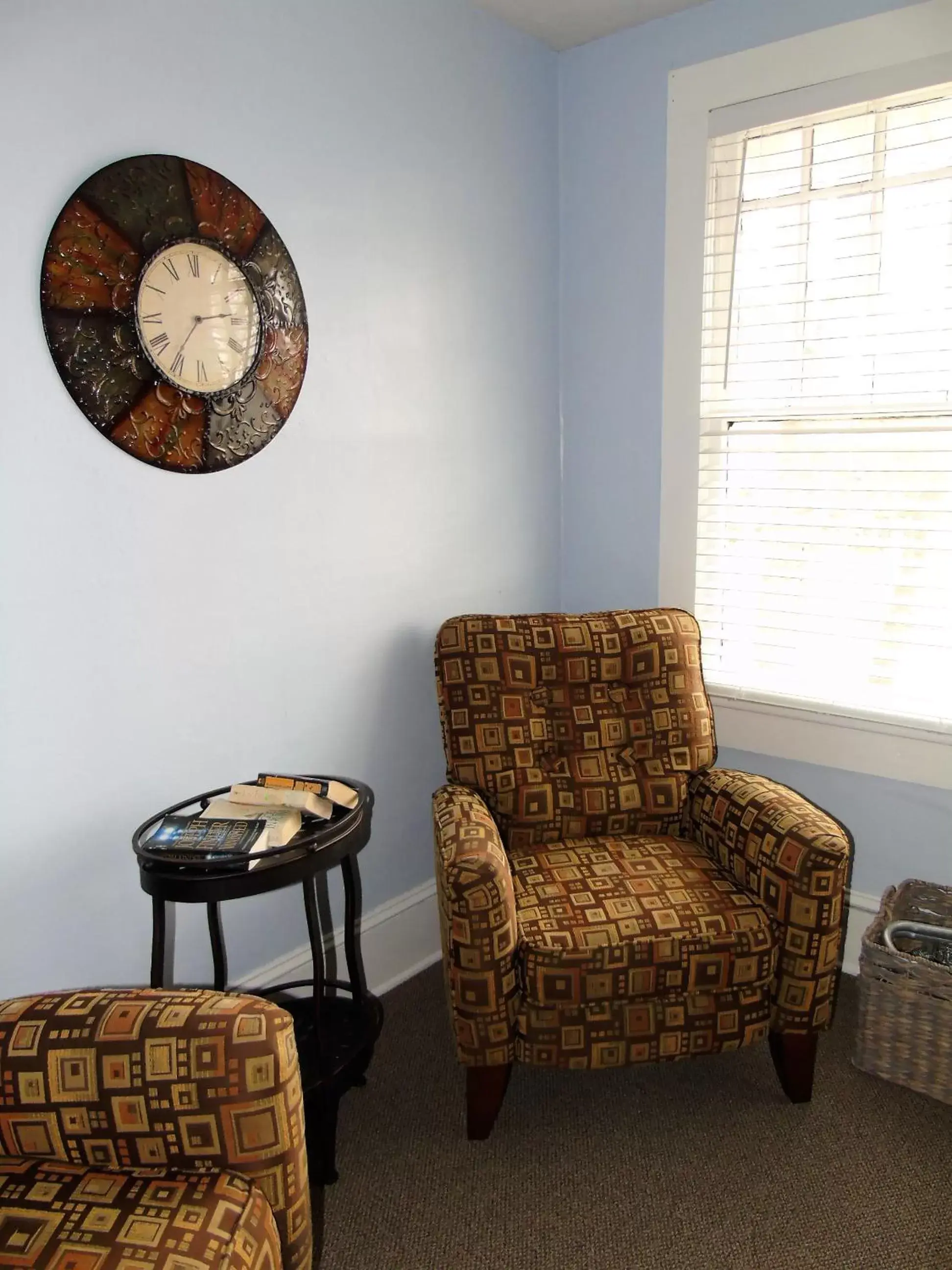 Library, Seating Area in The Charleston Inn