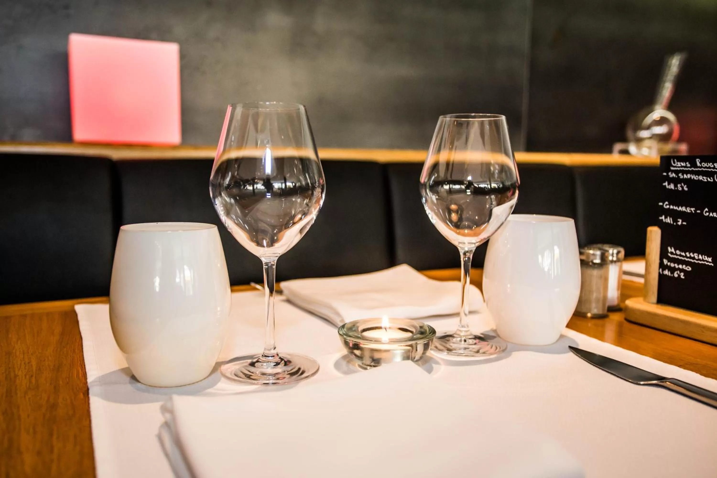 Restaurant/places to eat in Les Negociants