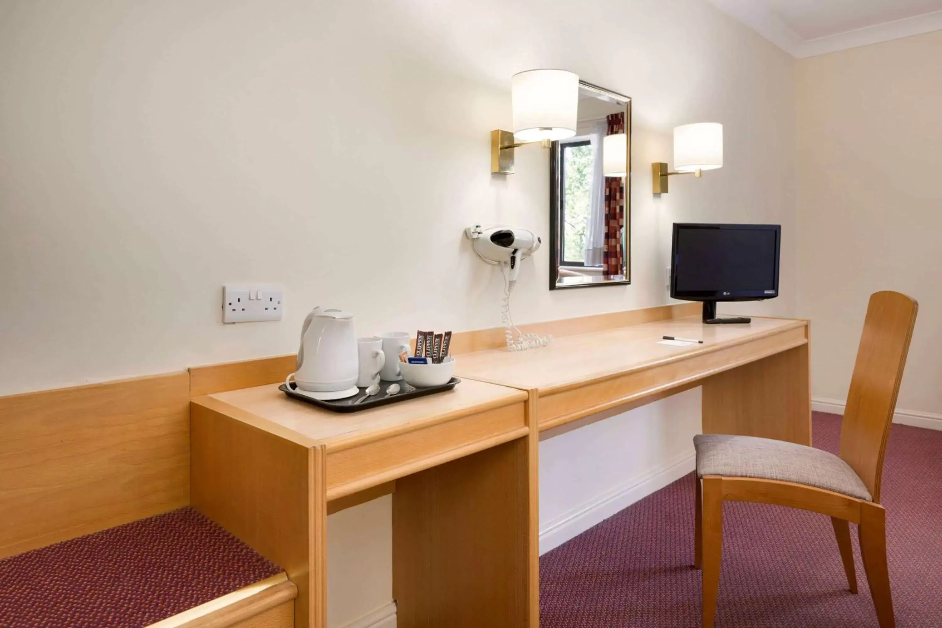 Photo of the whole room in Days Inn Southampton Rownhams