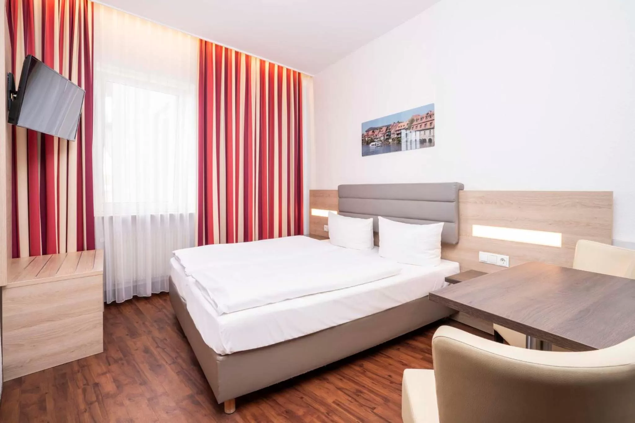 Photo of the whole room, Bed in Hotel National