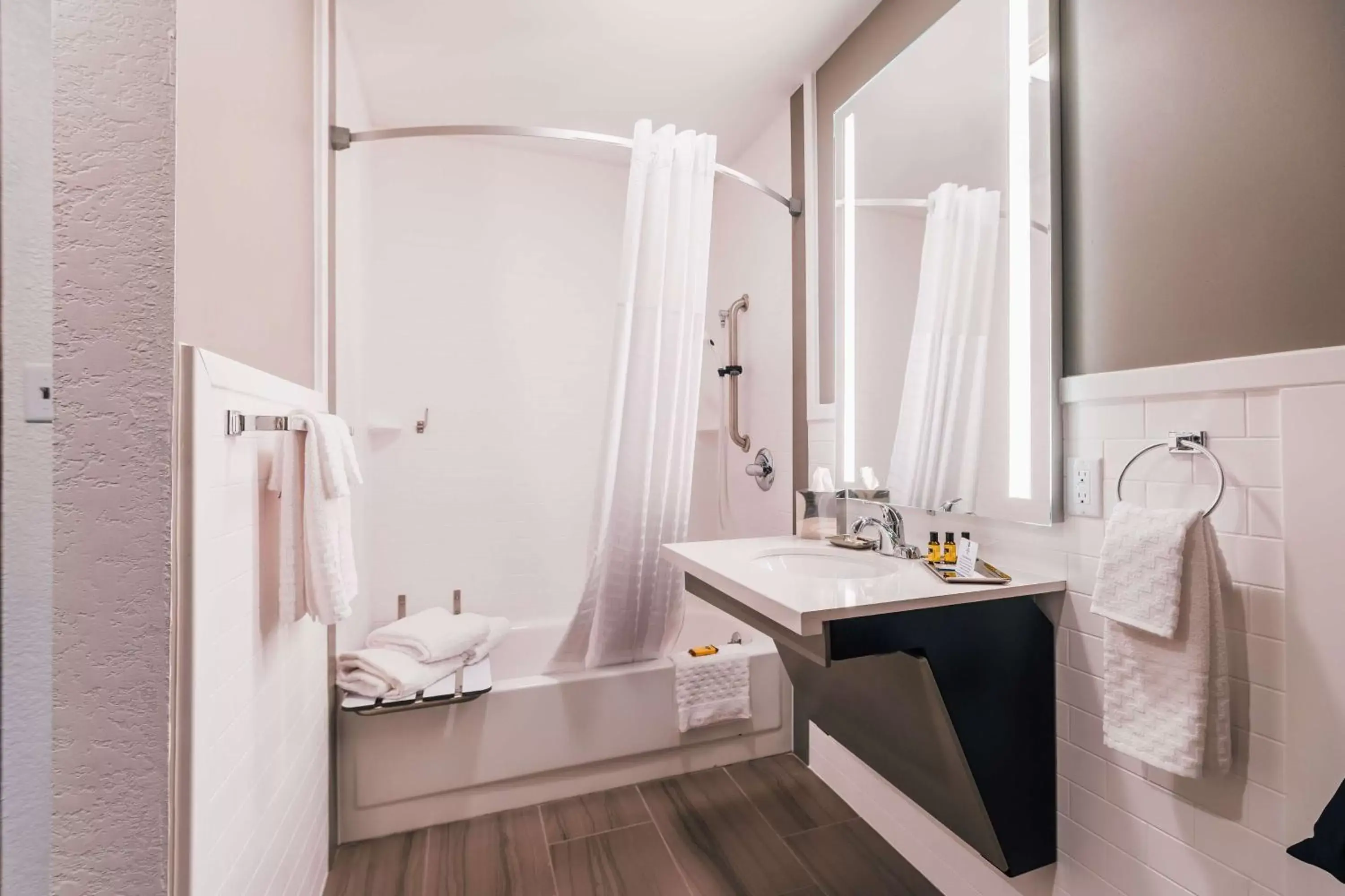 Bathroom in Best Western Plus Executive Residency Waterloo & Cedar Falls