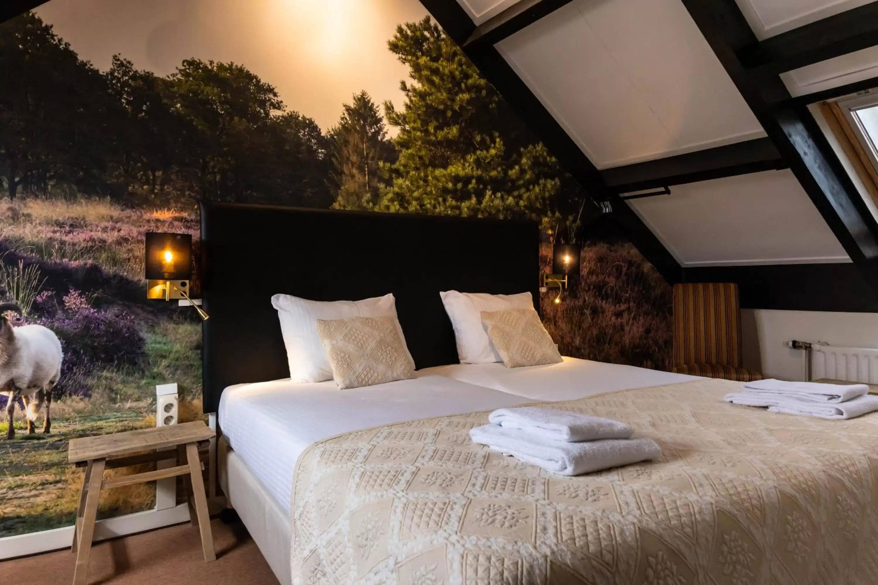 Bedroom, Bed in Hotel De Oringer Marke & Stee by Flow