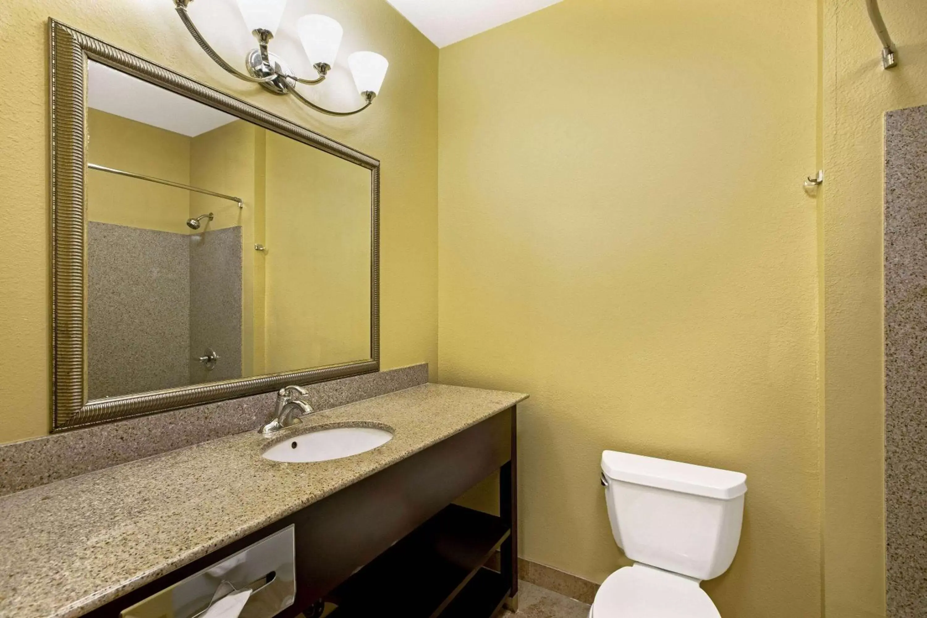 TV and multimedia, Bathroom in La Quinta by Wyndham Tulsa Airport / Expo Square