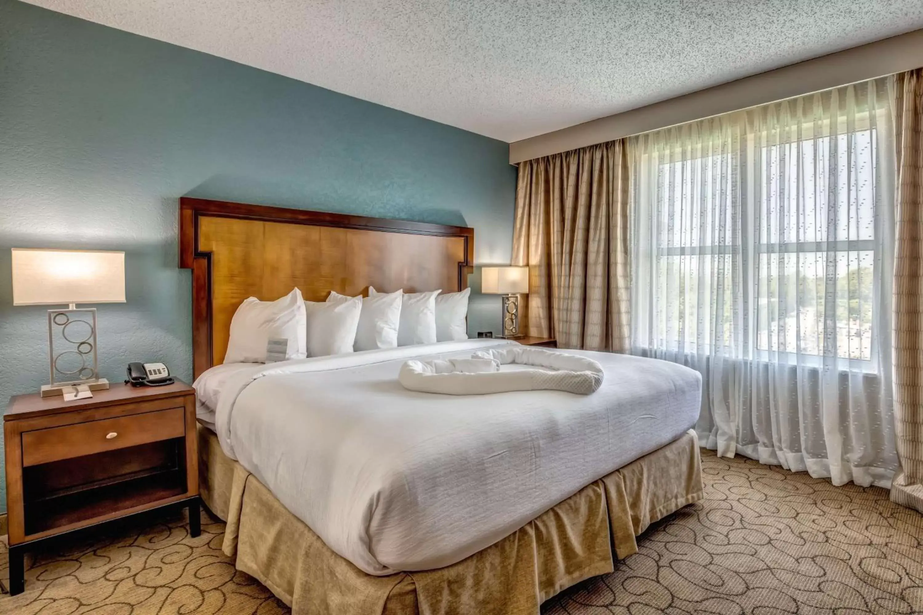 Business facilities, Bed in Embassy Suites Memphis