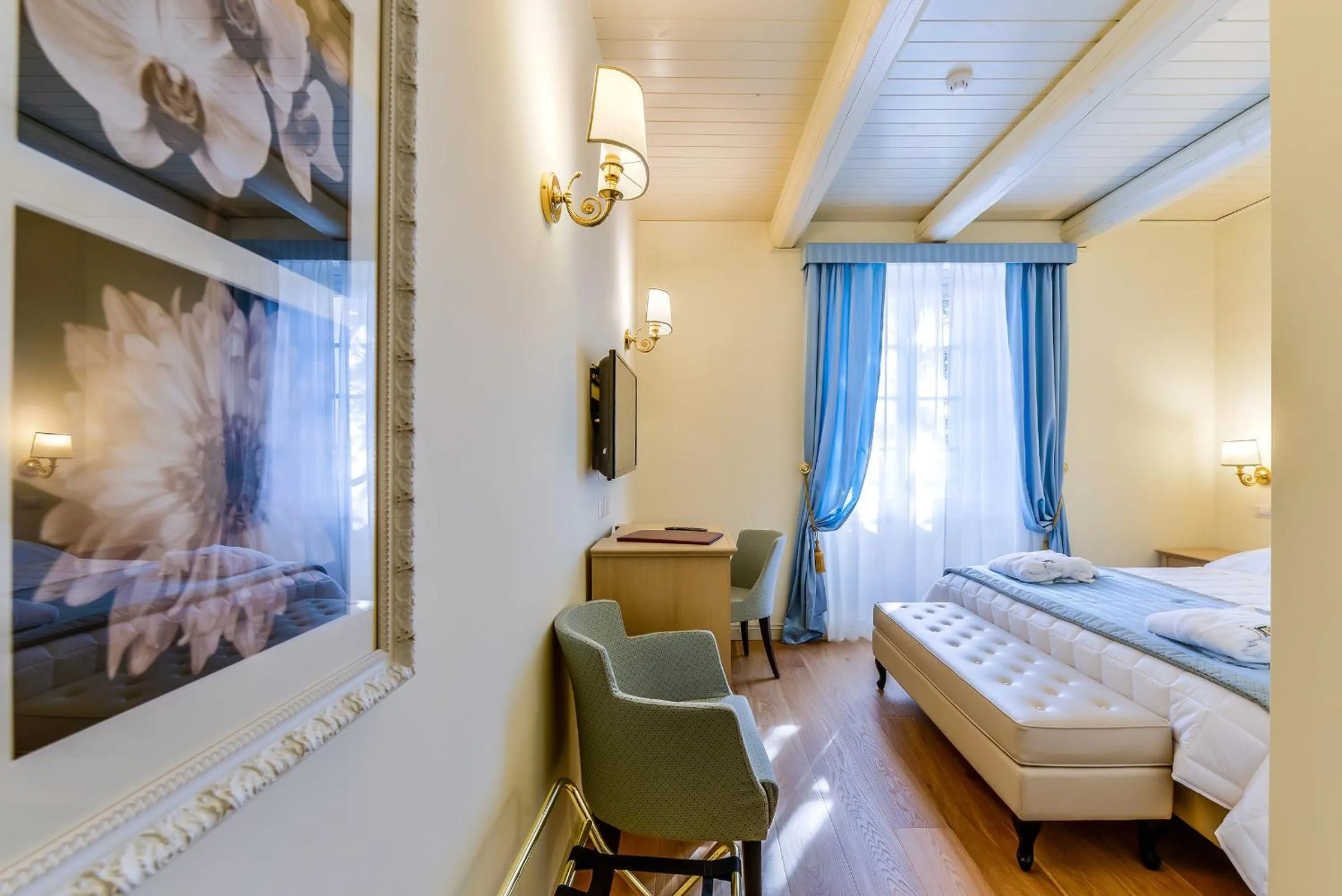 Photo of the whole room, Bed in Relais Paradiso Resort & Spa