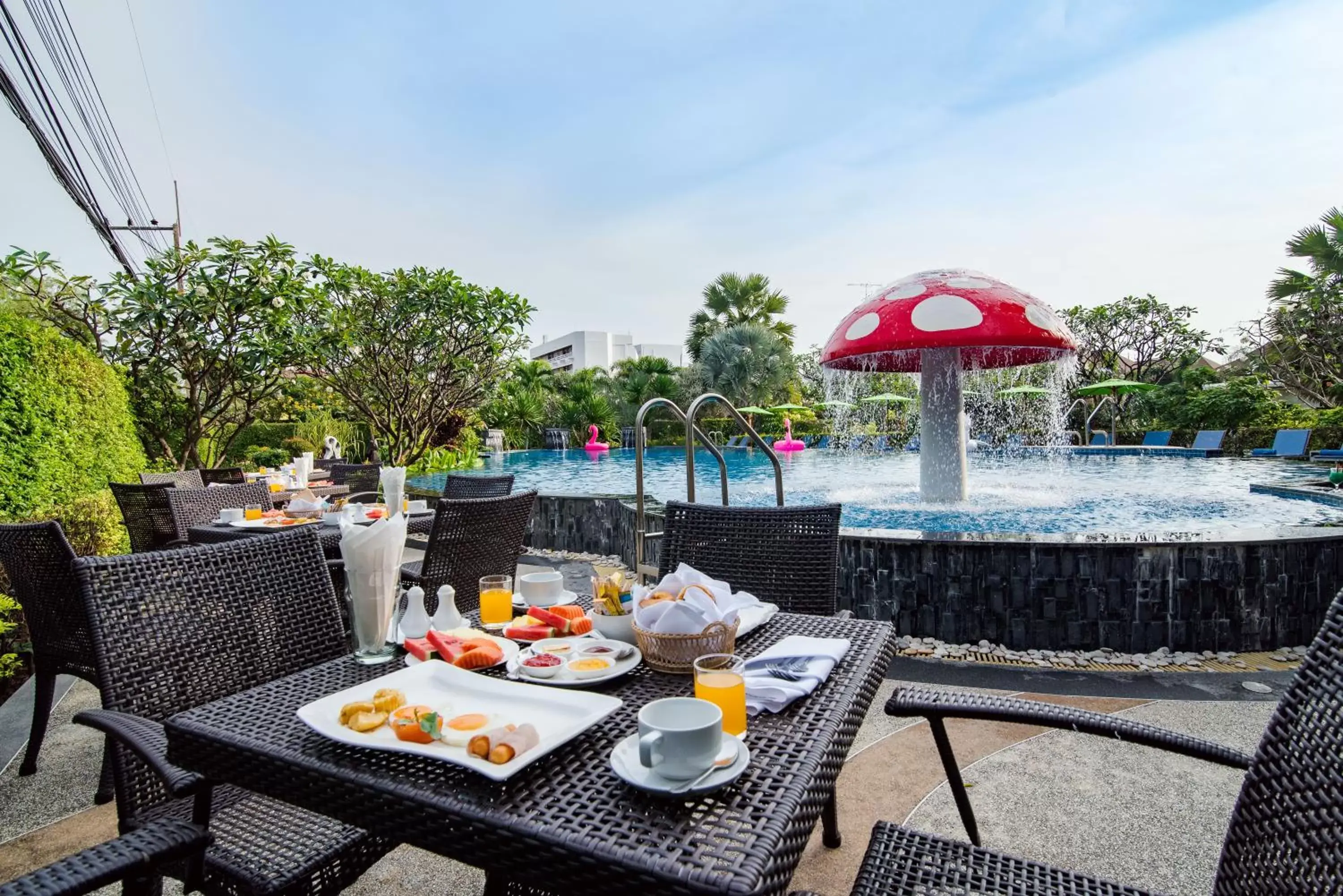 Swimming pool in Golden Beach Cha-Am Hotel Swimming pool in Golden Beach Cha-Am Hotel