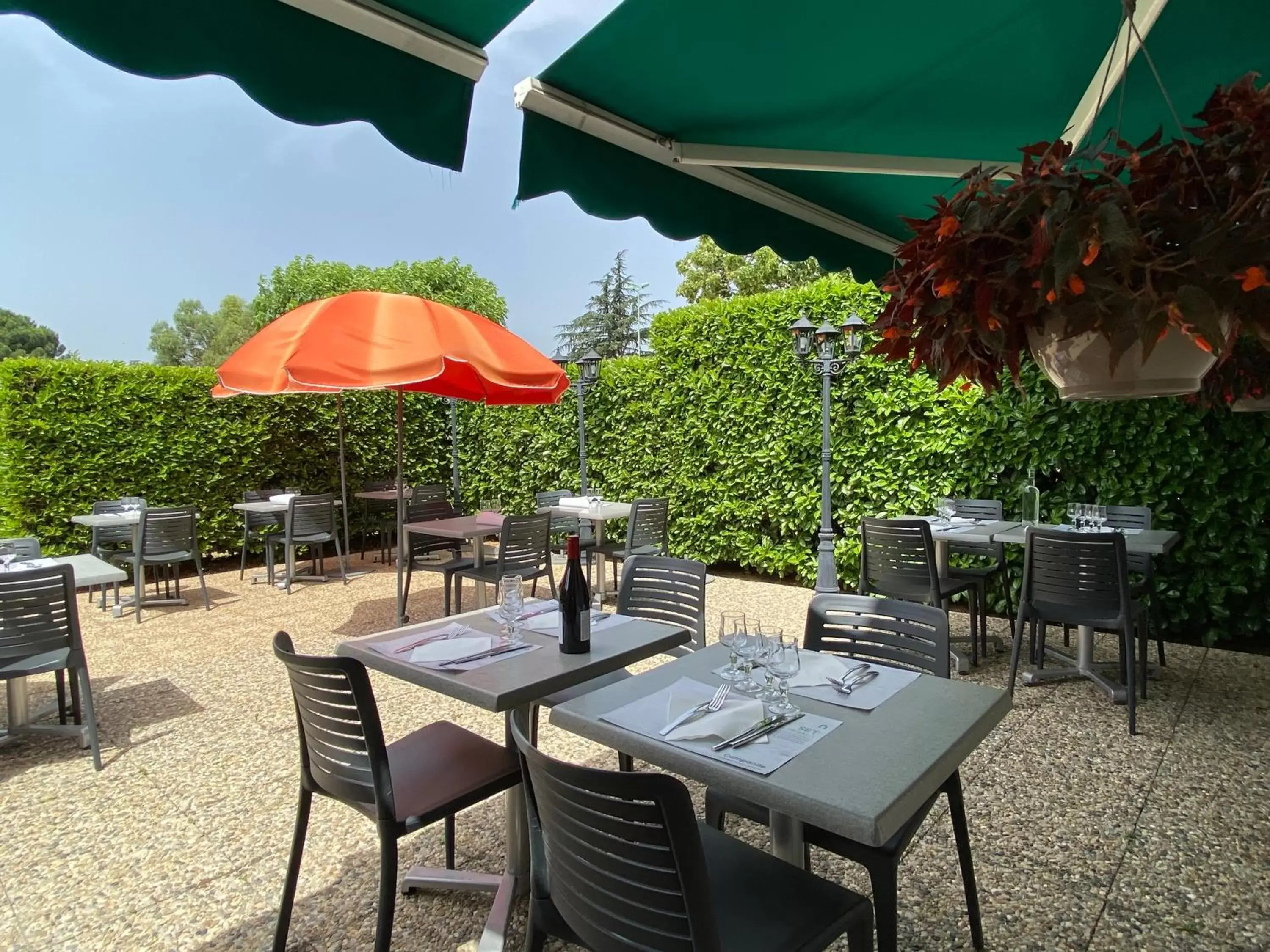 Patio, Restaurant/Places to Eat in Campanile Valence Sud