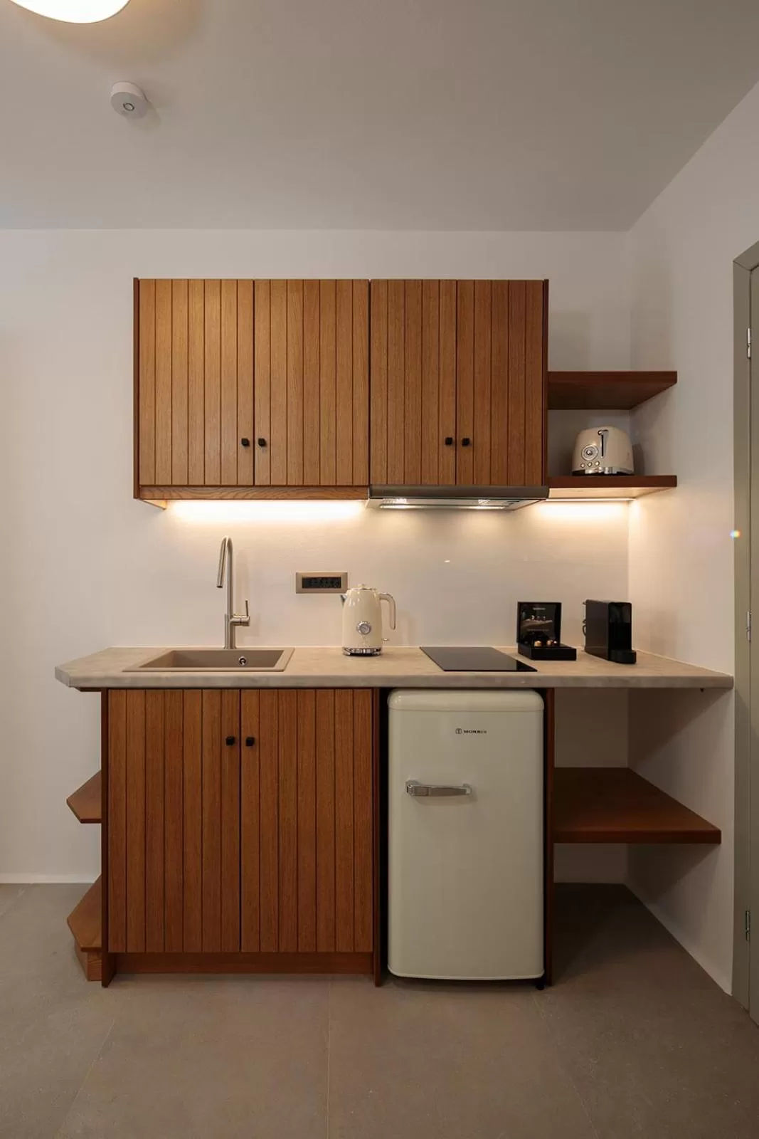 Coffee/tea facilities, Kitchen/Kitchenette in Makava Suites Naxos