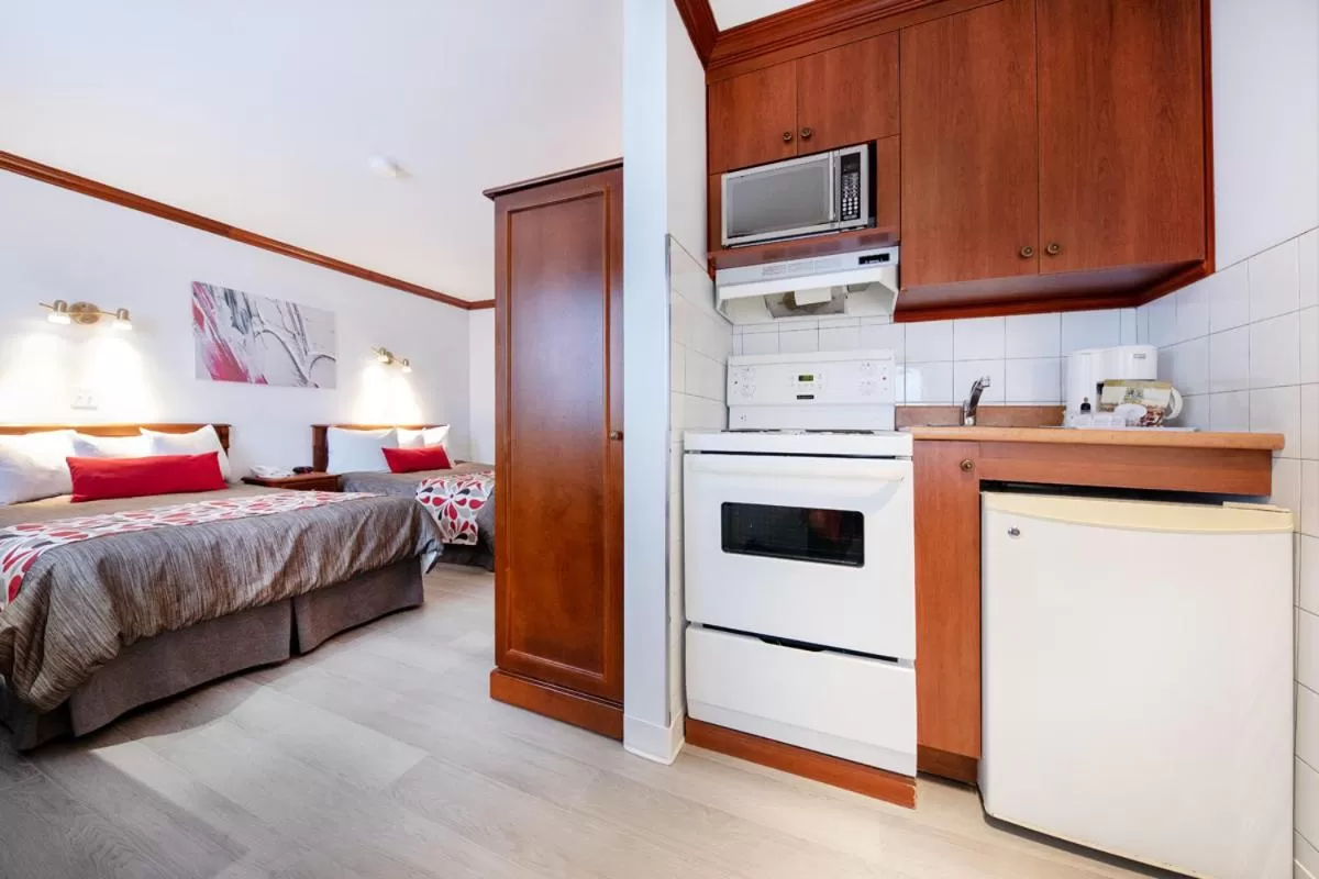 Kitchen or kitchenette, Bed in Hotel Plante