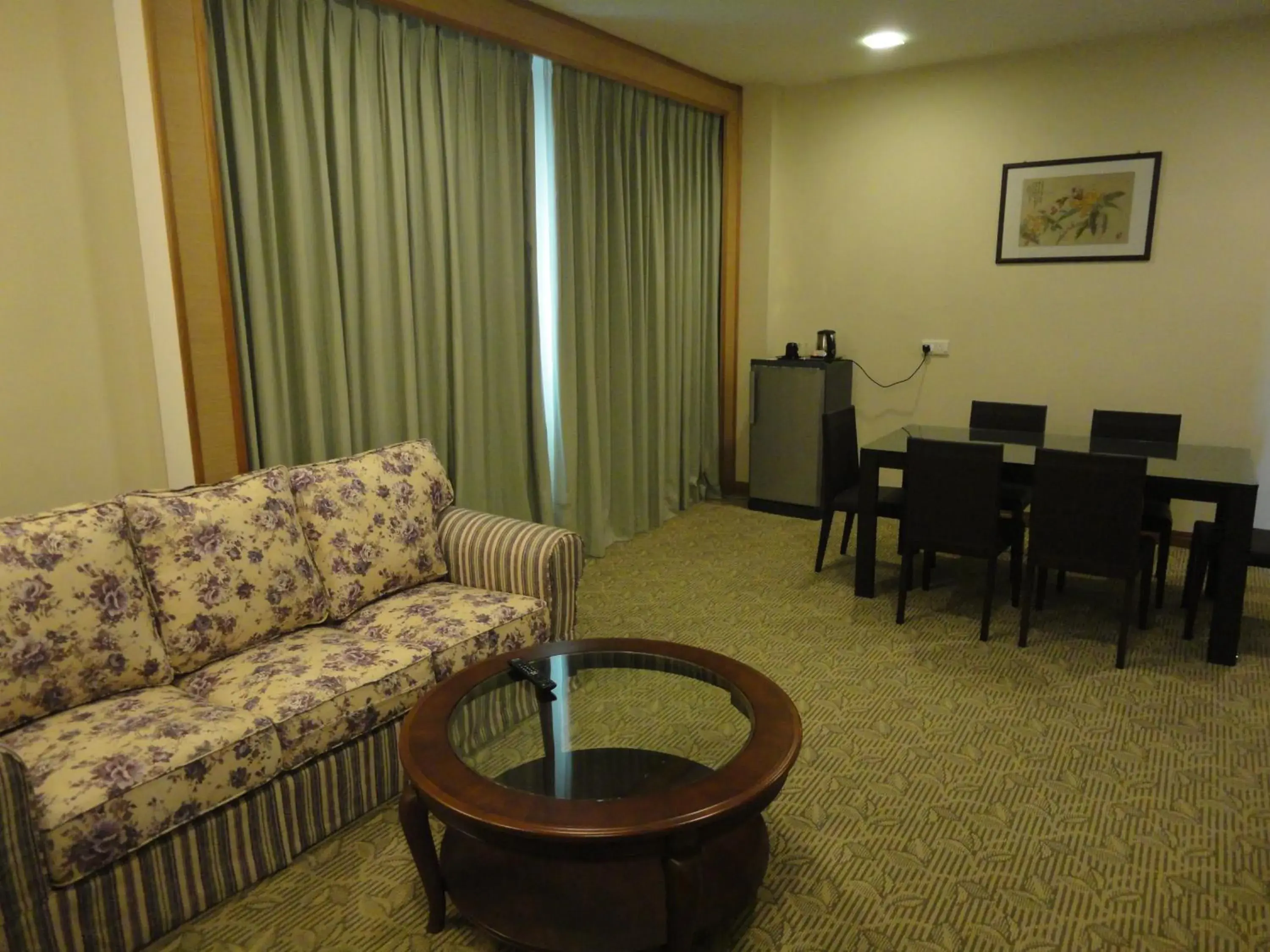 Dining area, Seating Area in The Pavilion Hotel