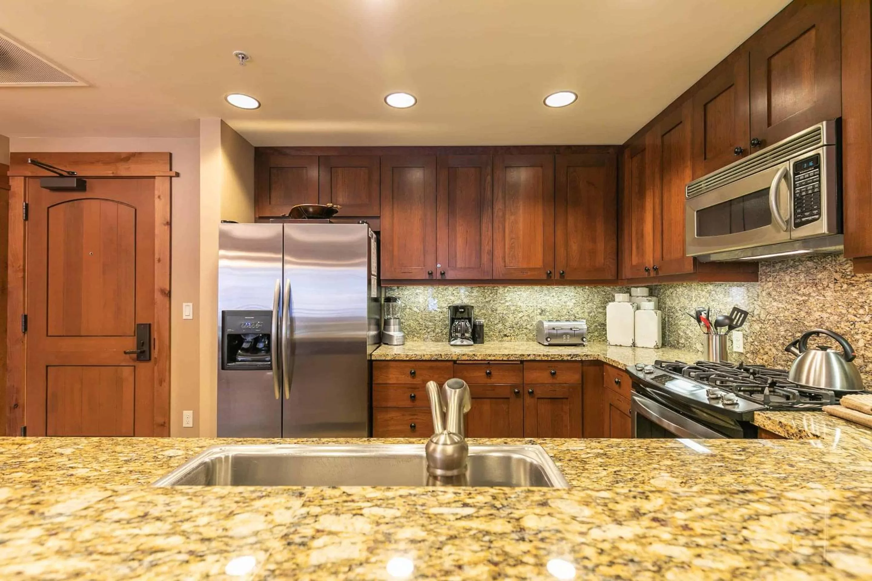 Kitchen/Kitchenette in East West Hospitality at Tahoe