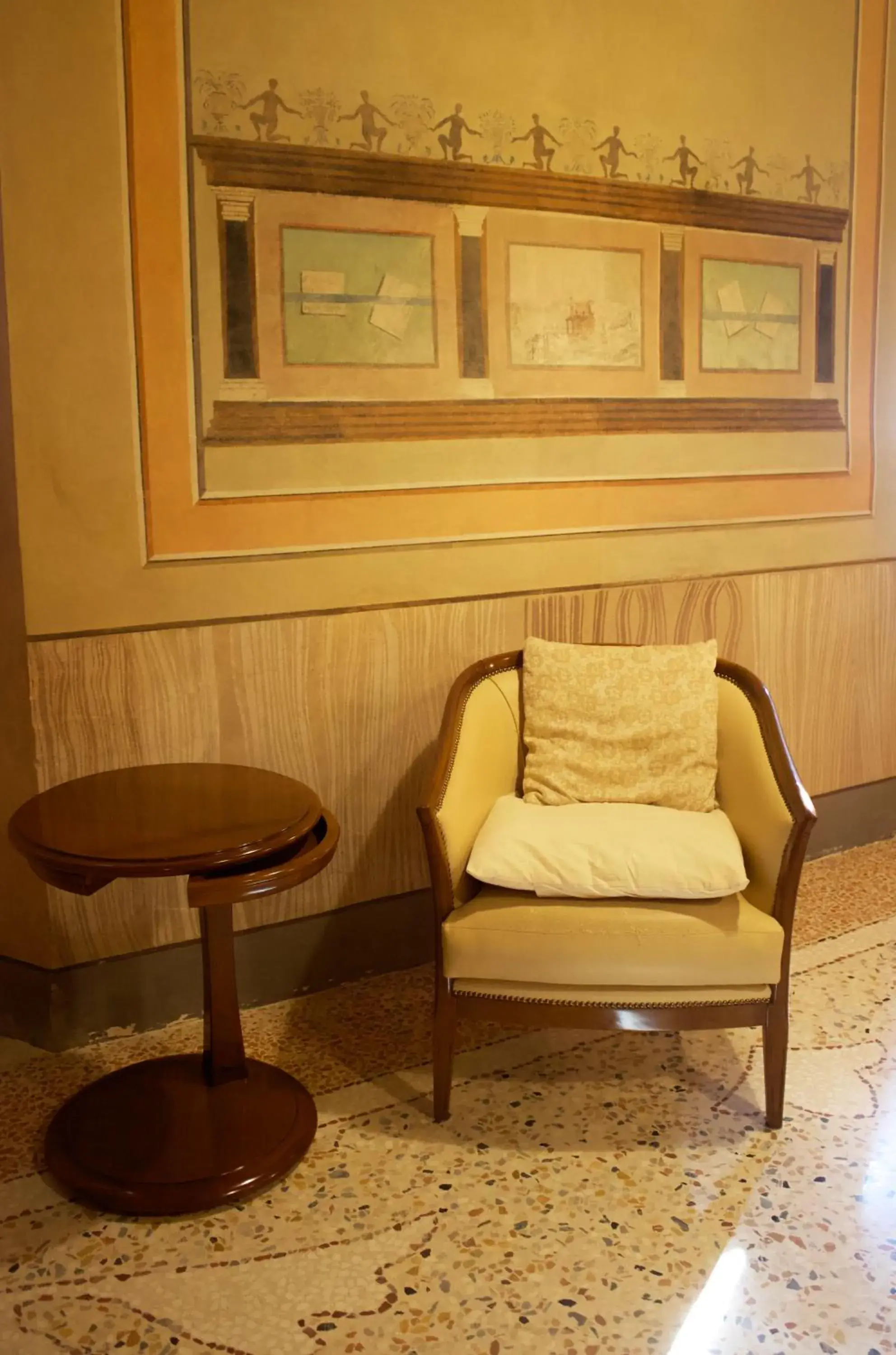Decorative detail, Seating Area in Albergo Giulia Gonzaga