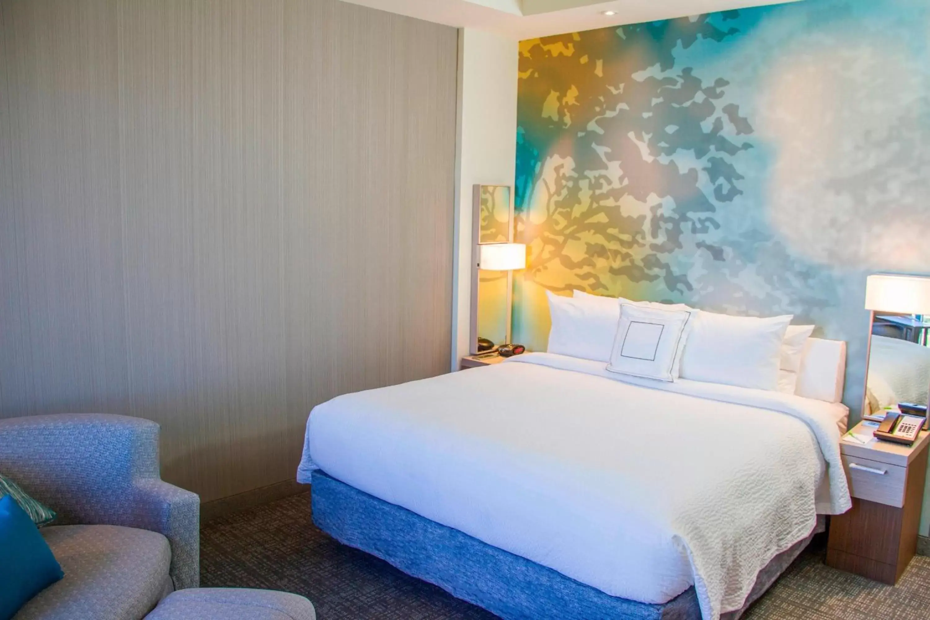 Photo of the whole room, Bed in Courtyard by Marriott Fort Walton Beach-West Destin