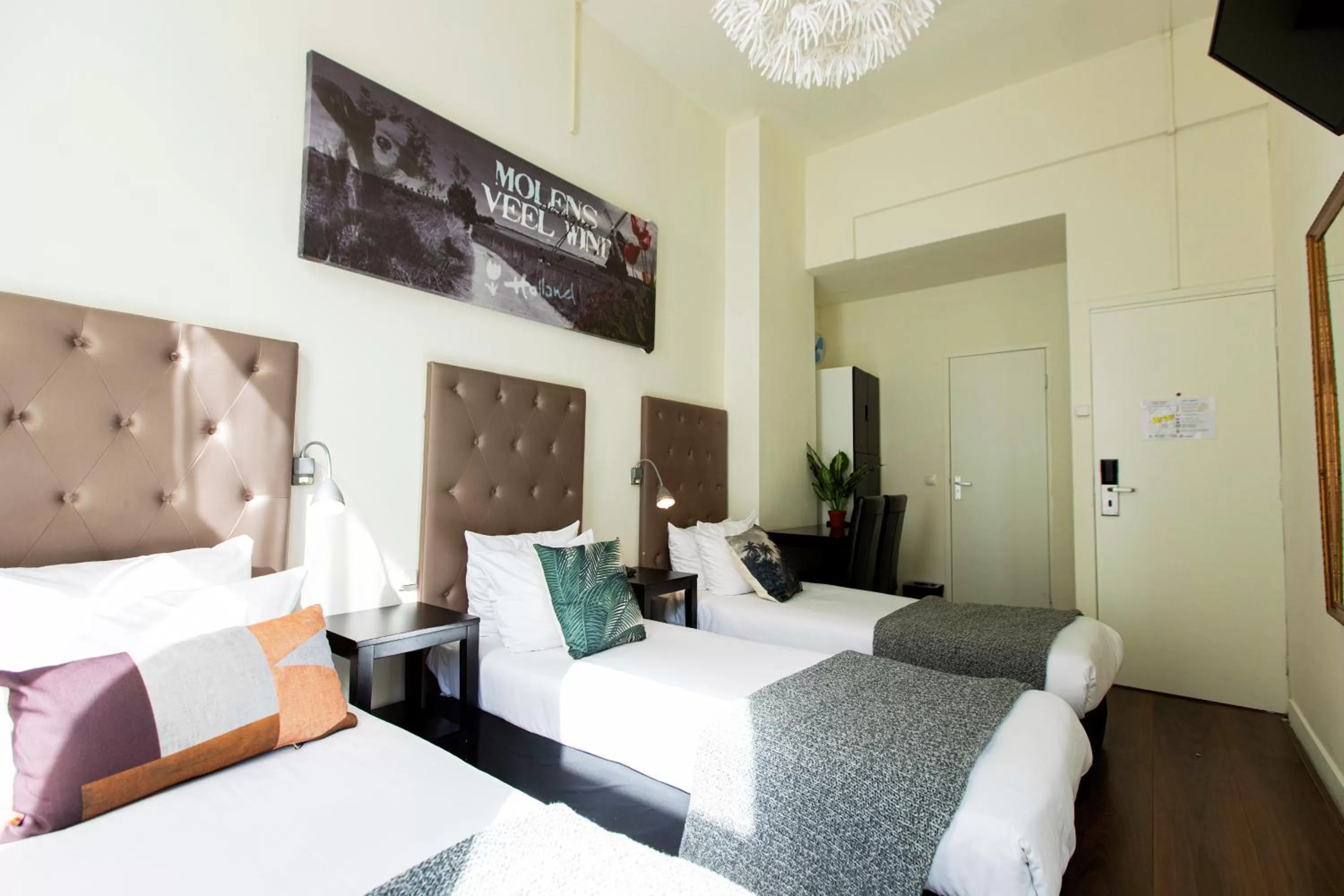 Bed in Quentin England Hotel