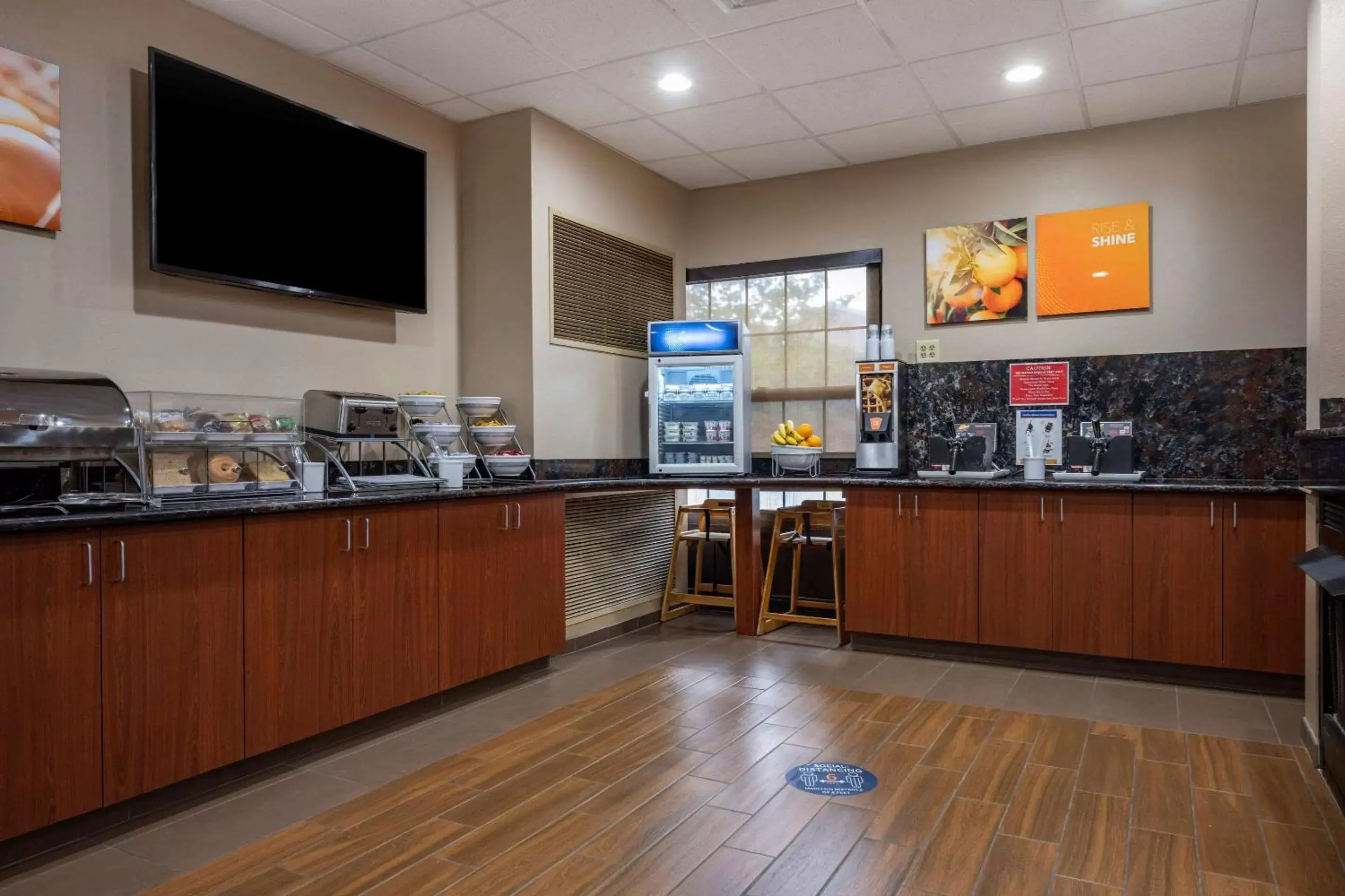 Breakfast, Restaurant/Places to Eat in Comfort Suites near Penn State - State College