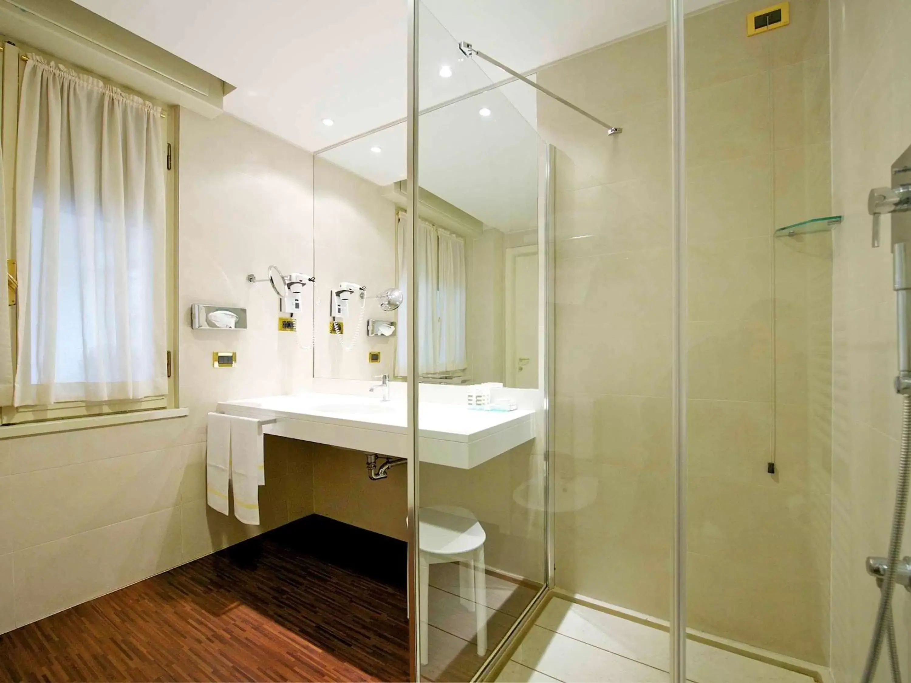 Photo of the whole room, Bathroom in Mercure Parma Stendhal