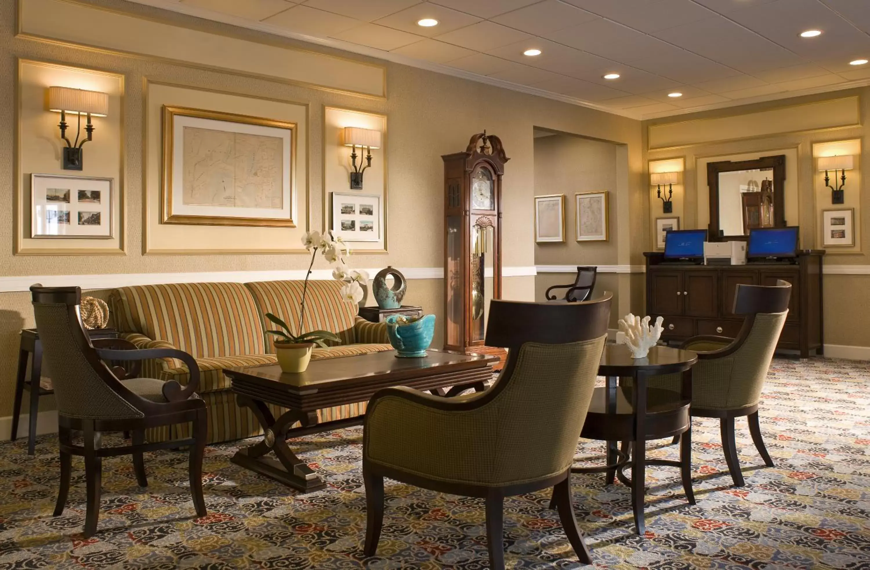 Lobby or reception, Restaurant/Places to Eat in Newport Beach Hotel & Suites