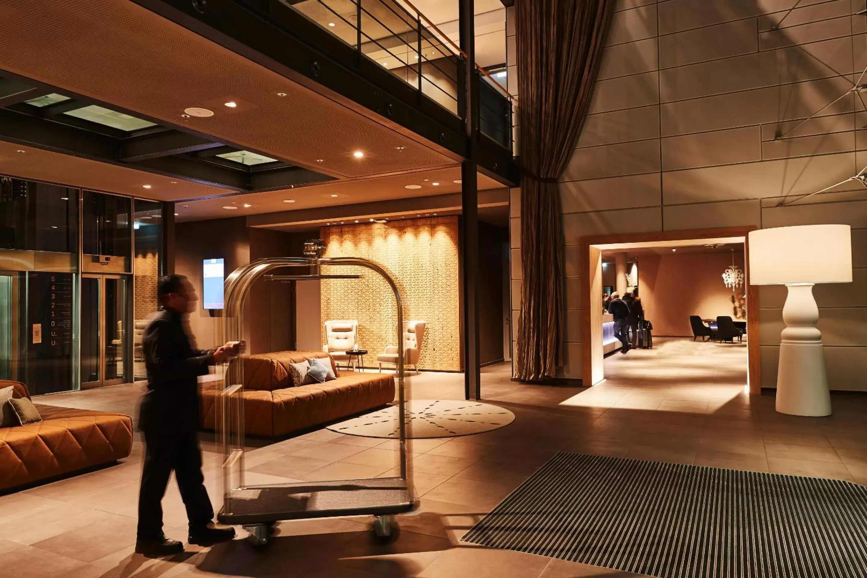 Lobby or reception, Bed in Steigenberger Hotel München Lobby or reception, Bed in Steigenberger Hotel München