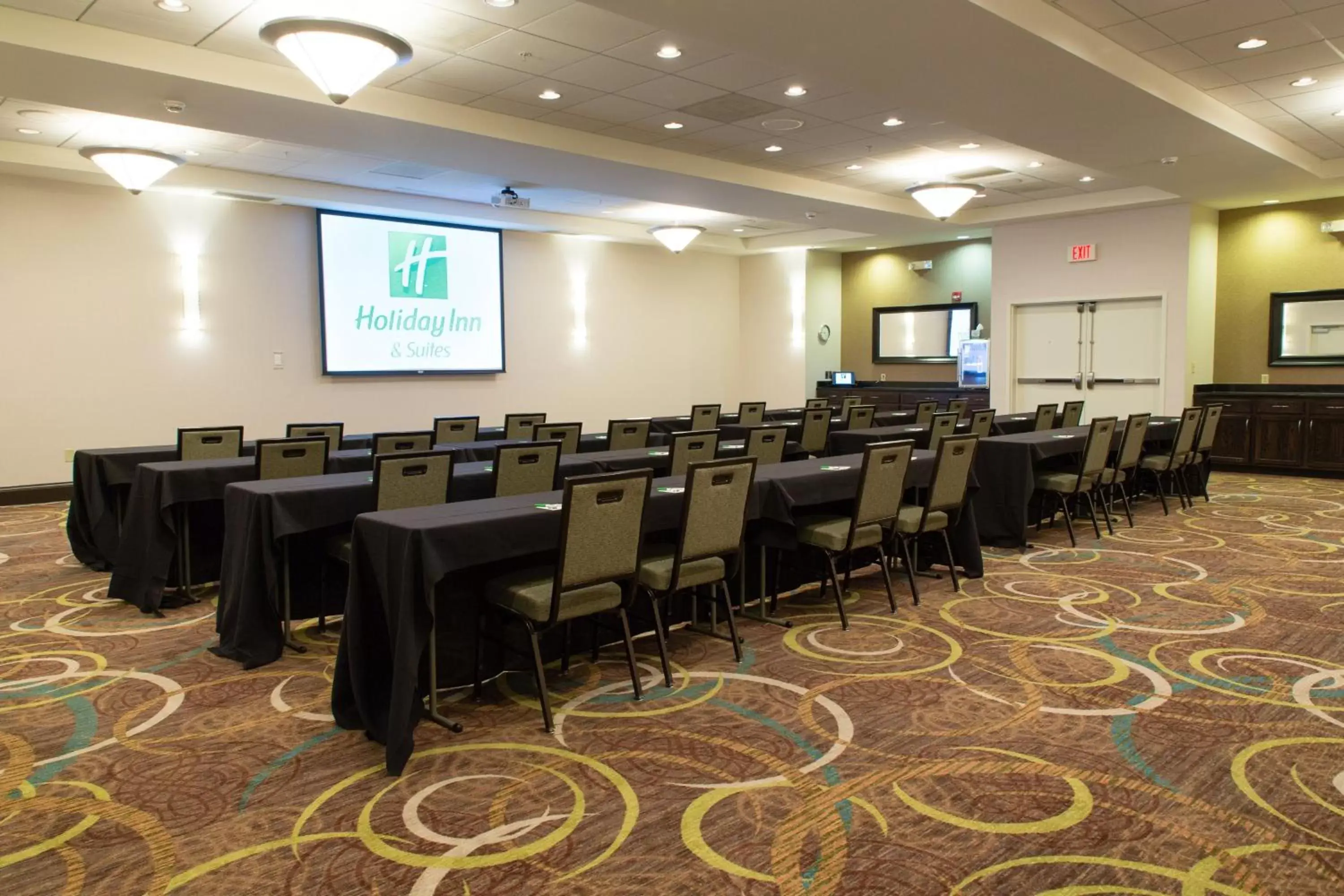 Meeting/conference room in Holiday Inn Hotel & Suites Bloomington Airport, an IHG Hotel