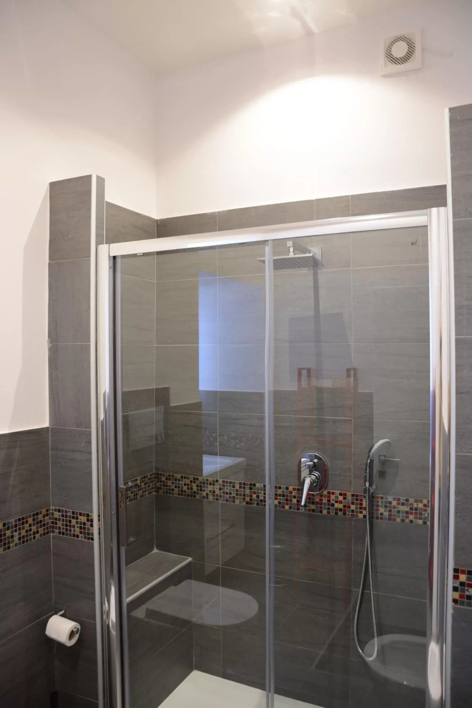 Shower, Bathroom in B&B Grande Archivio Napoli
