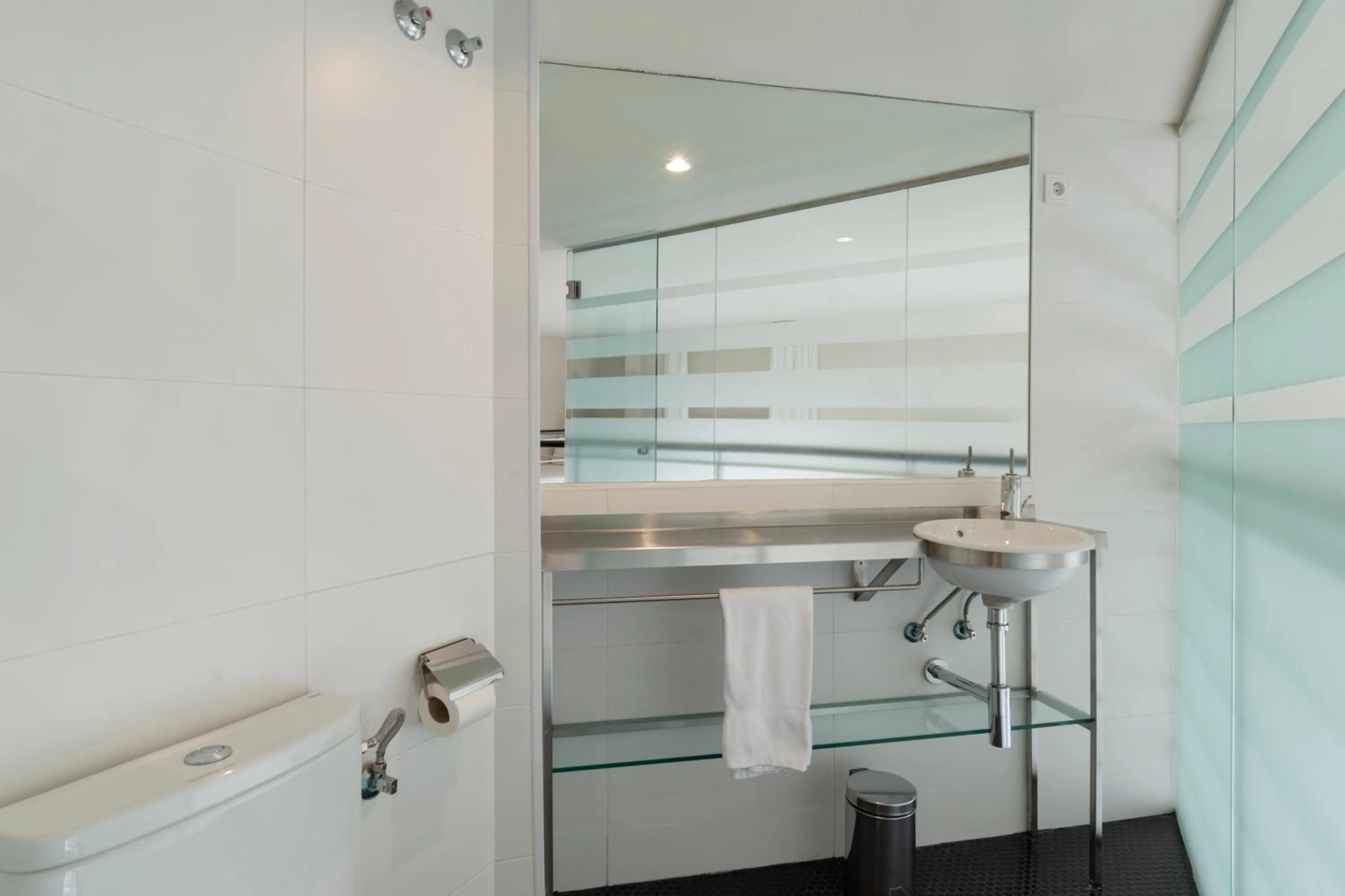 Bathroom in Líbere Madrid Palacio Real