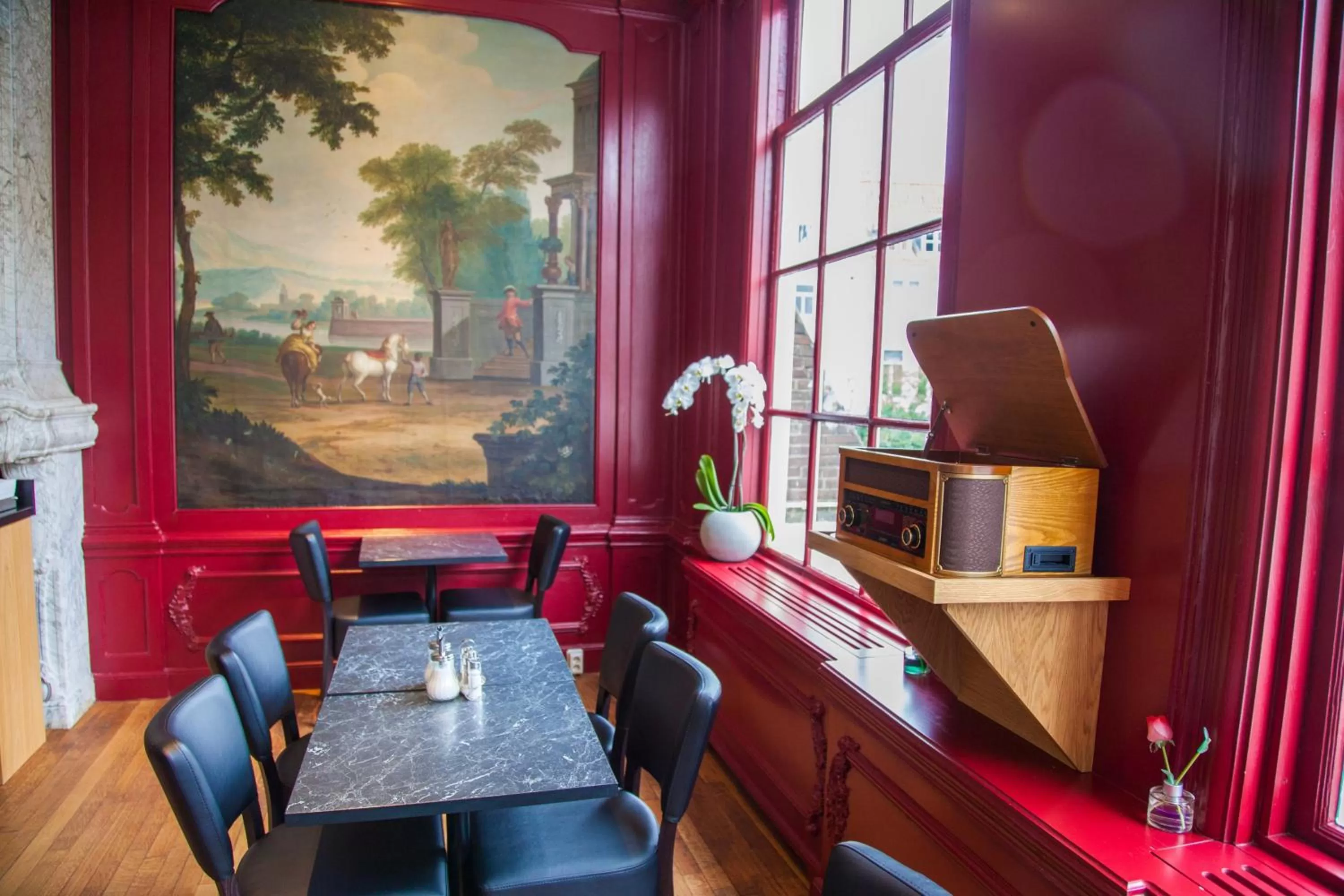 Food and drinks in Hotel Library Amsterdam