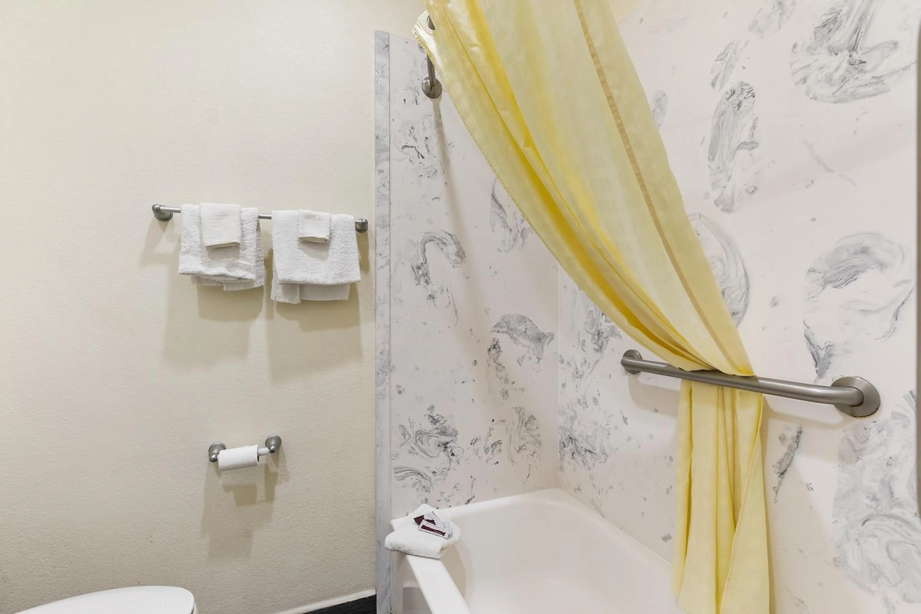 Shower in Lighthouse Inn