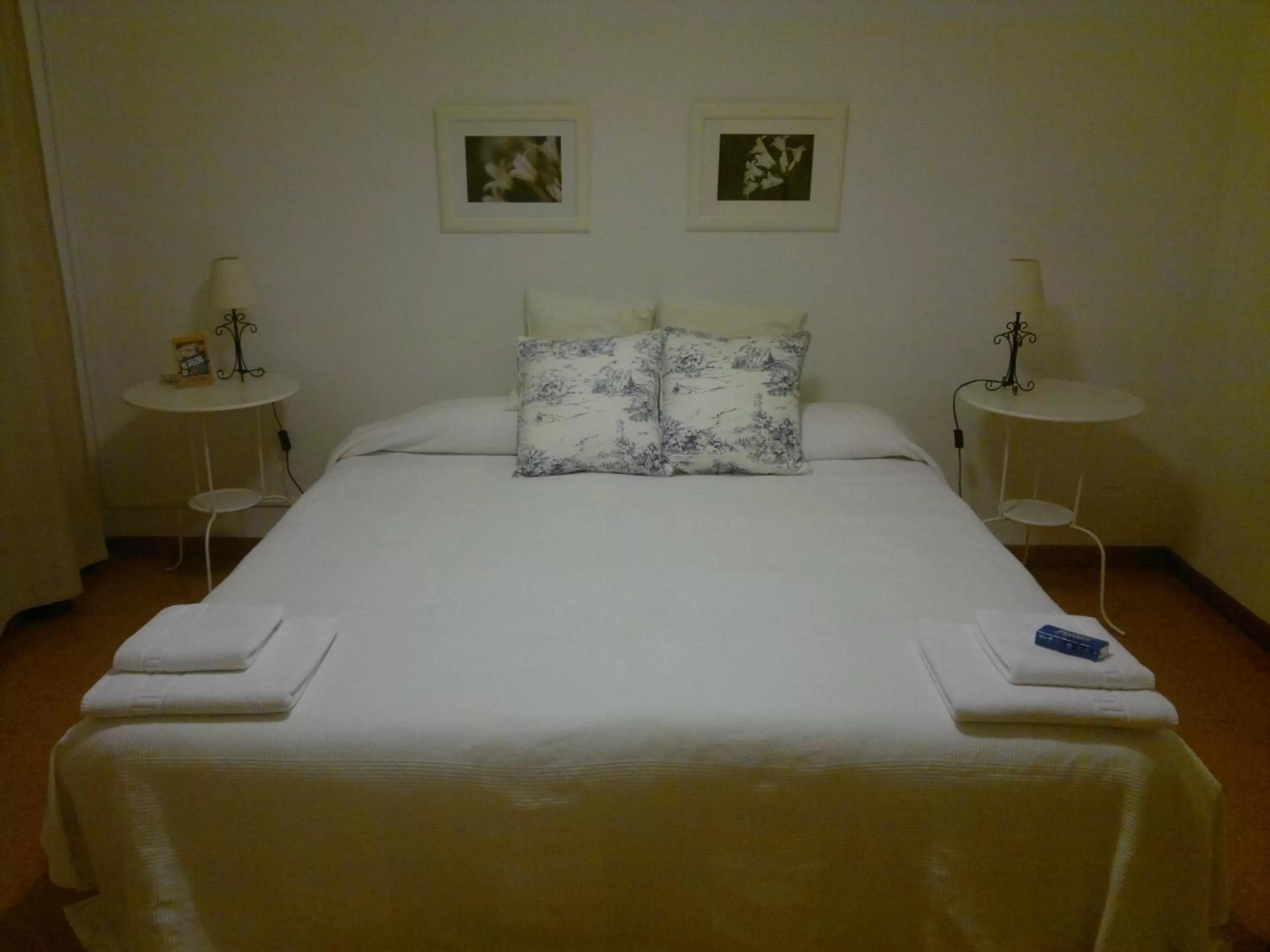 Bed in Ally's Bed&Breakfast,