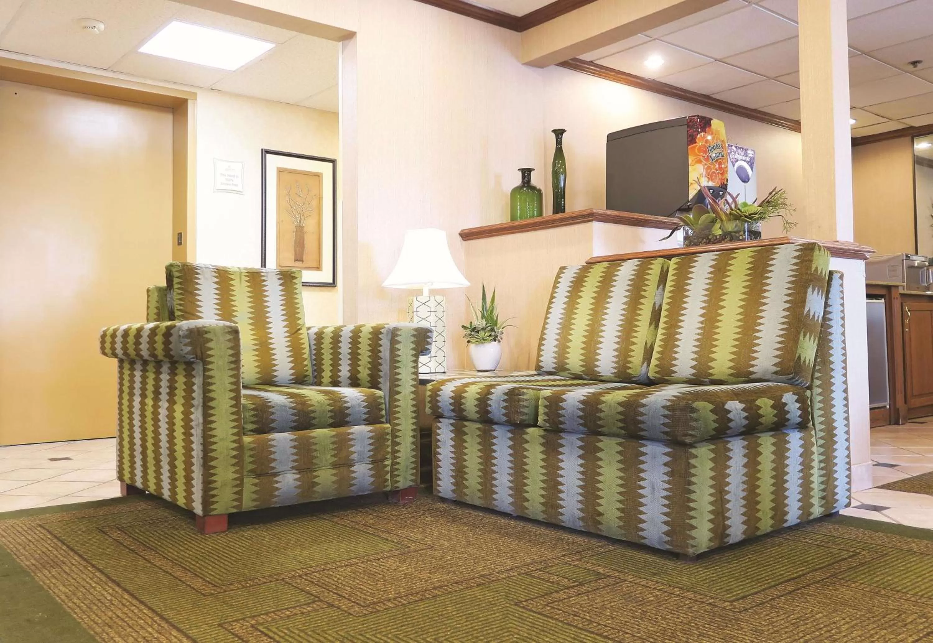 Lobby or reception in La Quinta Inn by Wyndham Milwaukee Airport / Oak Creek