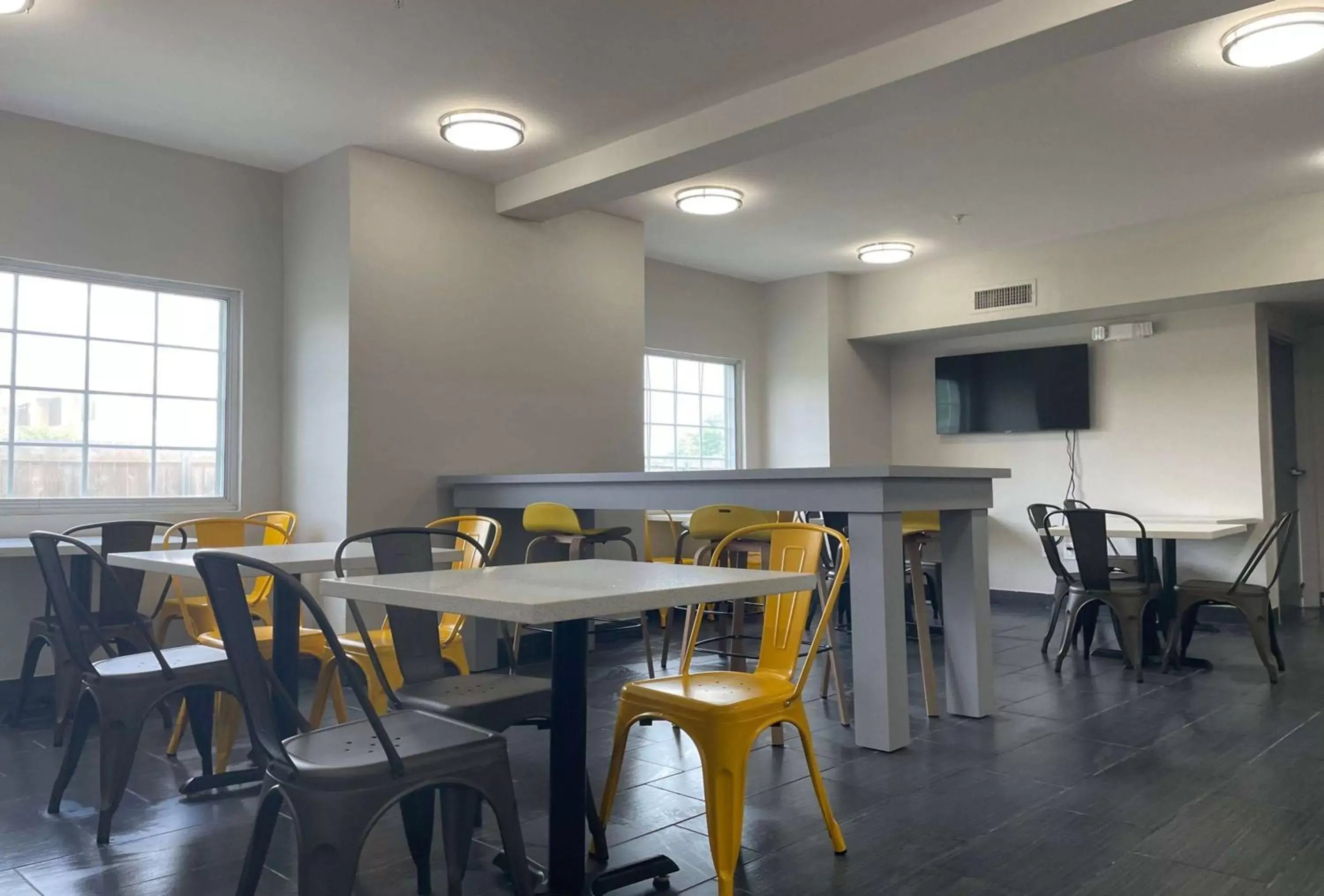 Breakfast in Microtel Inn & Suites by Wyndham Bossier City Breakfast in Microtel Inn & Suites by Wyndham Bossier City