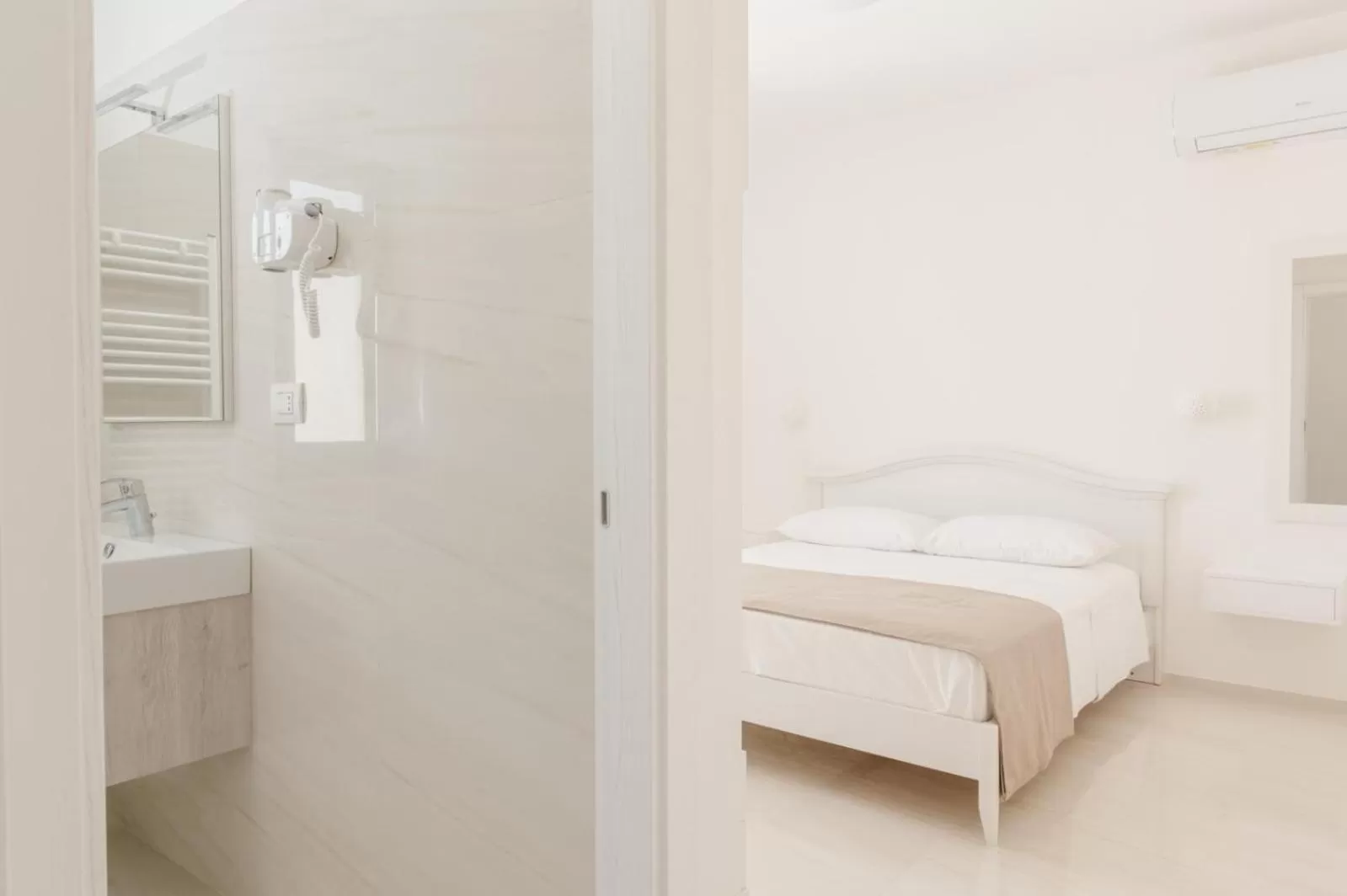 Bed, Bathroom in B&B Castello Otranto