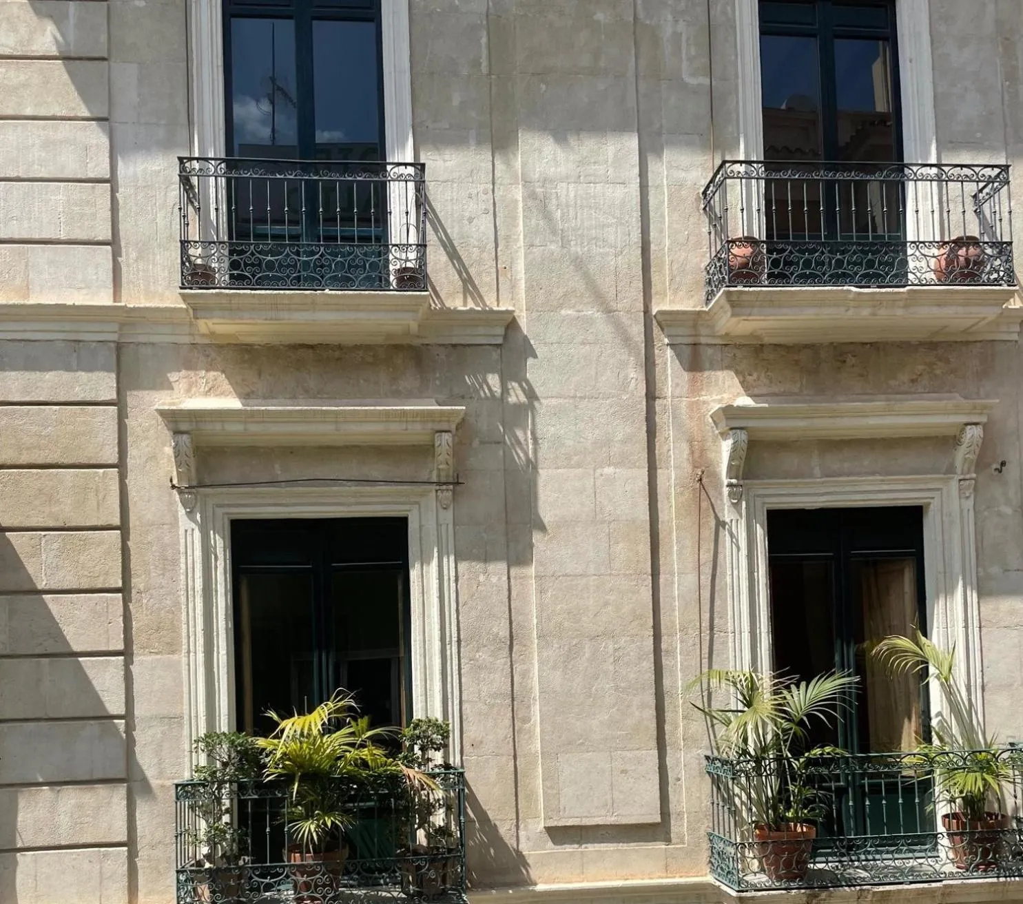 Facade/entrance in LC Hotel Urbano