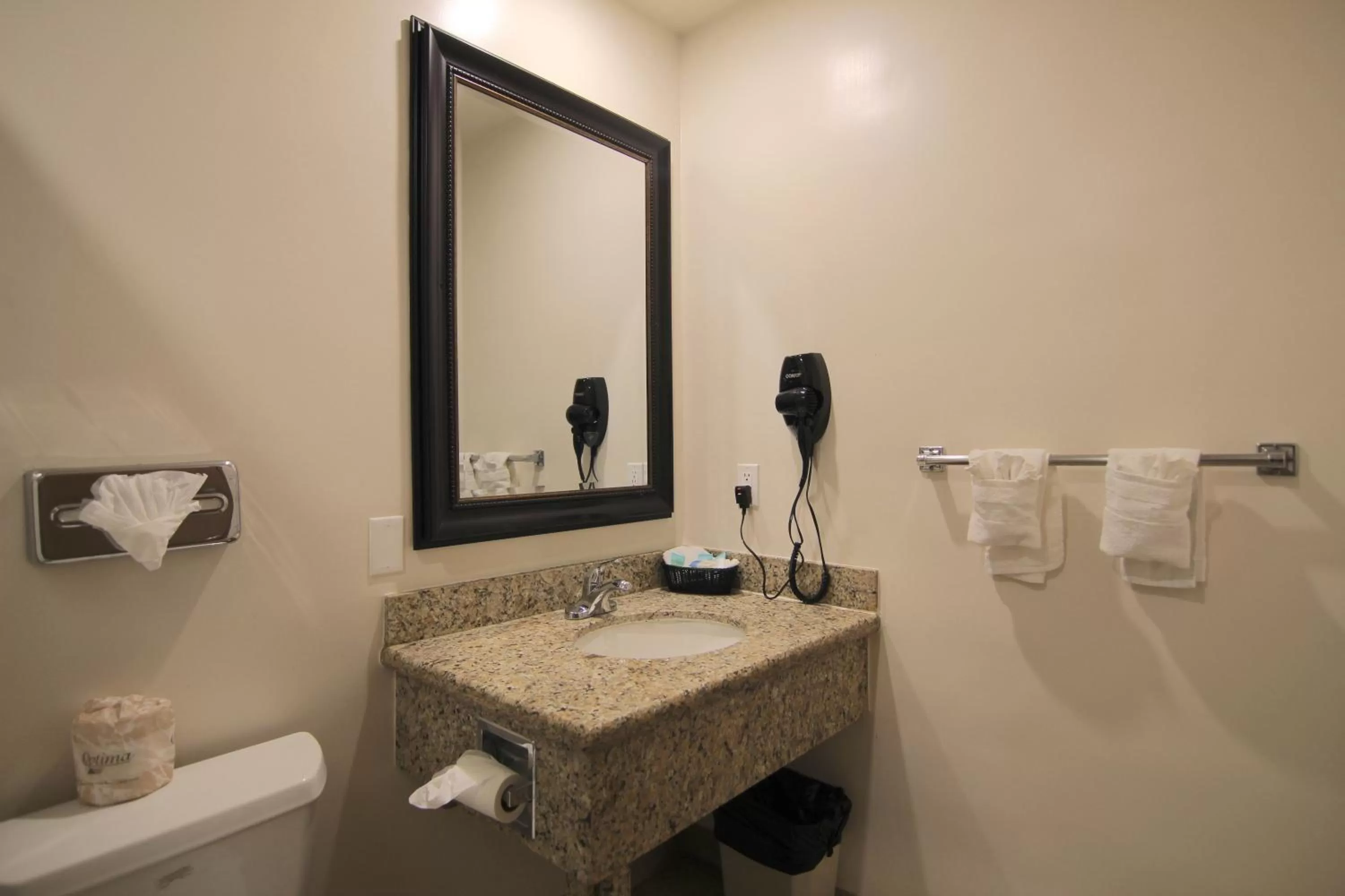 Bathroom in Dunes Inn - Wilshire