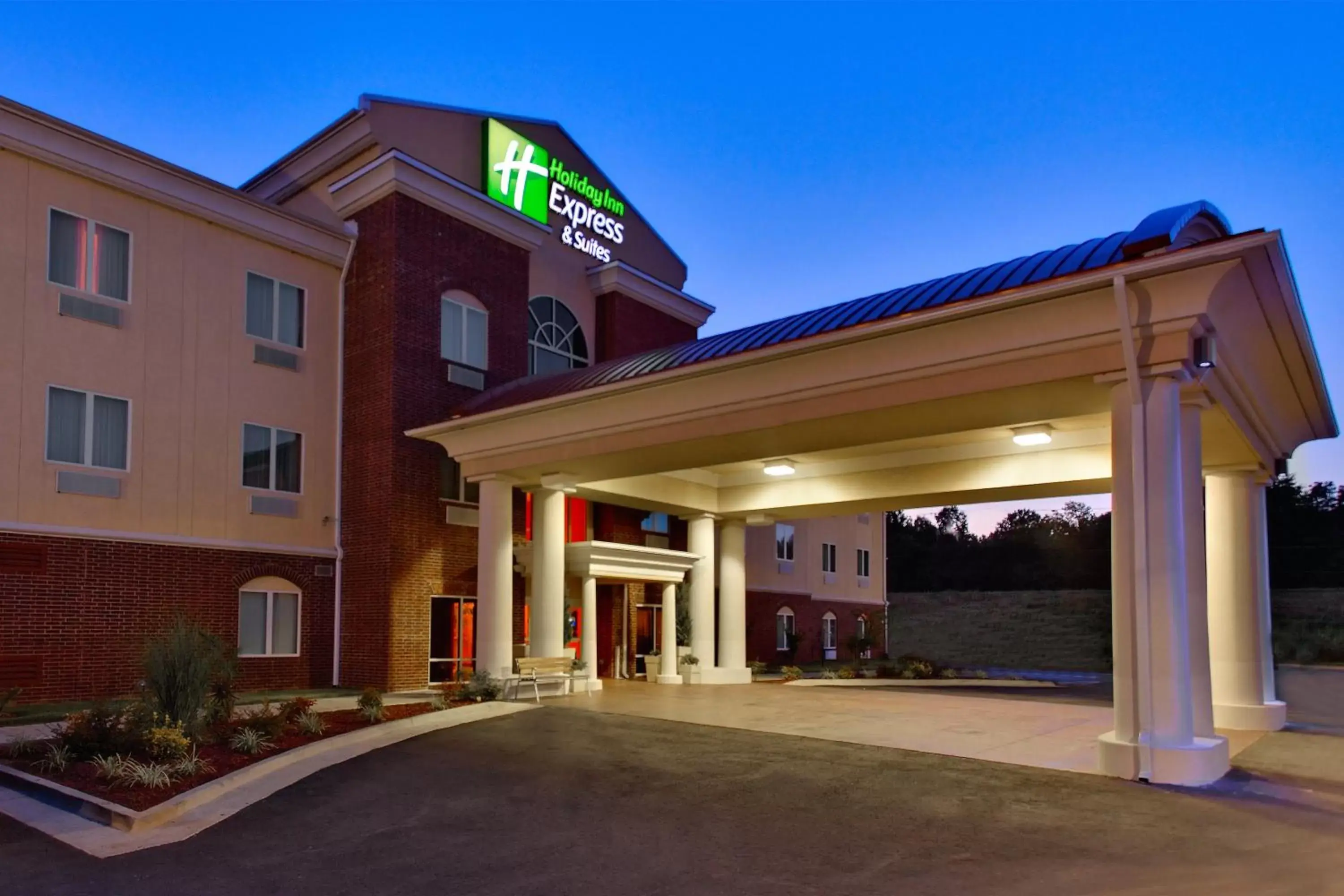 Property building in Holiday Inn Express & Suites Malvern, an IHG Hotel