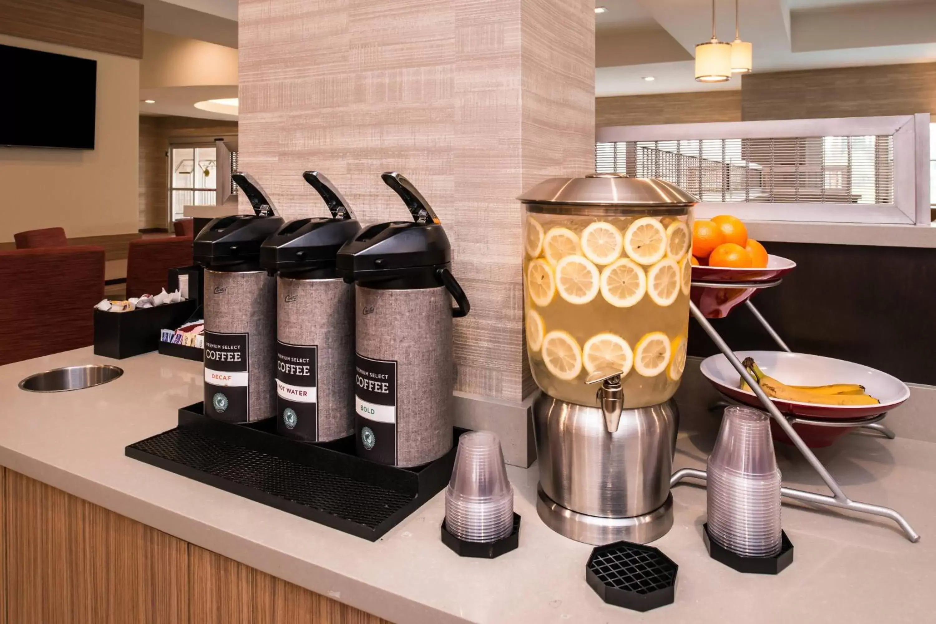 Restaurant/places to eat, Kitchen/Kitchenette in TownePlace Suites by Marriott San Bernardino Loma Linda