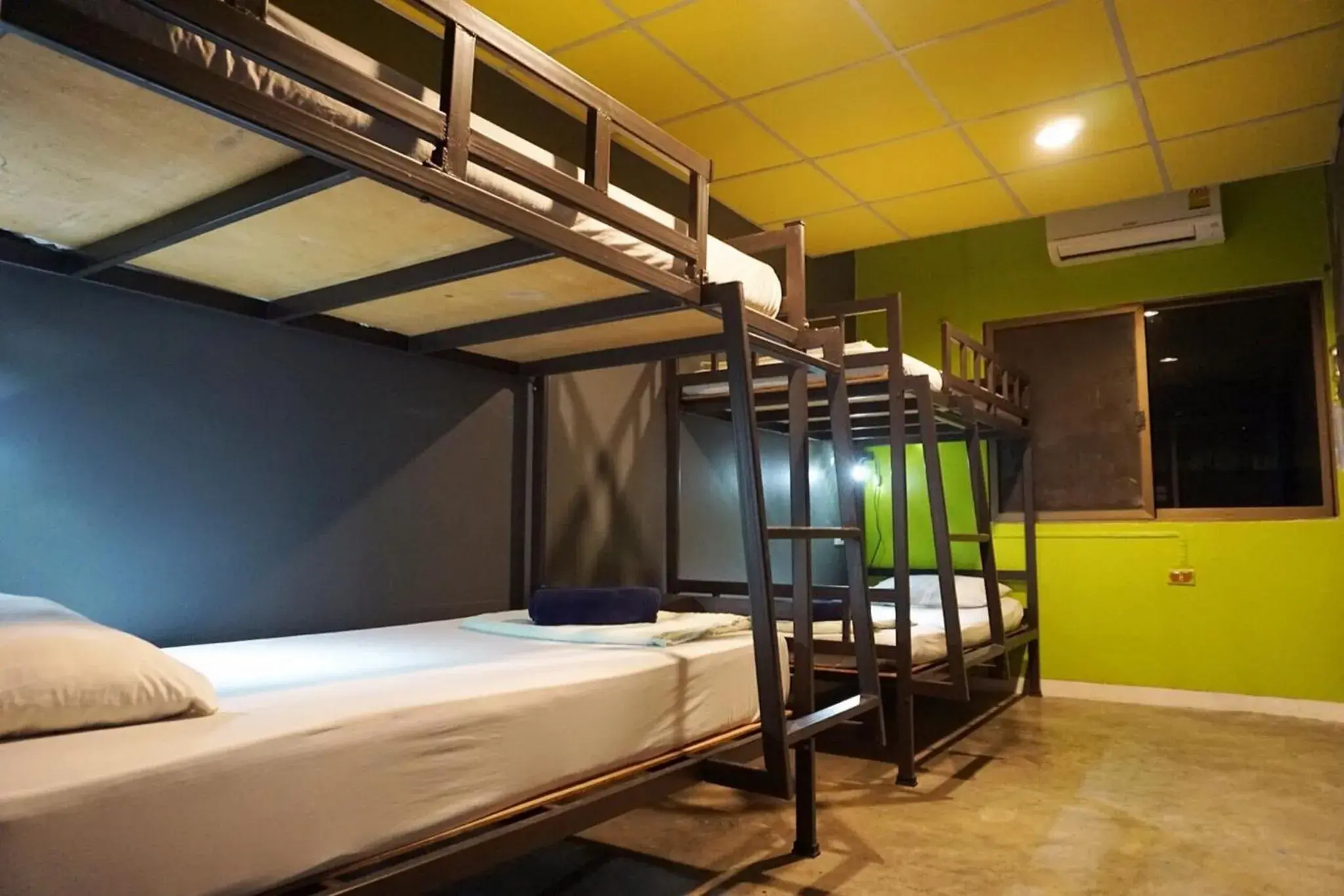 Bunk Bed in B&B House & Hostel