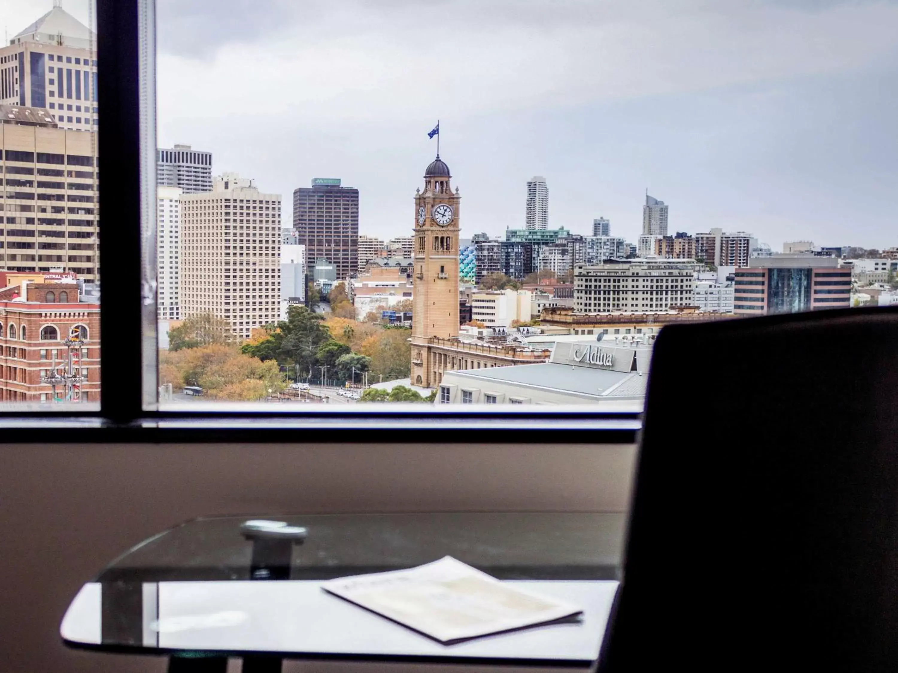 Photo of the whole room in Mercure Sydney